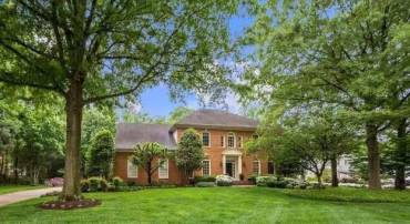 2038 HILLSIDE DR, FALLS CHURCH, Virginia 22043, 4 Bedrooms Bedrooms, ,4 BathroomsBathrooms,Residential,For sale,2038 HILLSIDE DR,VAFX2223338 MLS # VAFX2223338