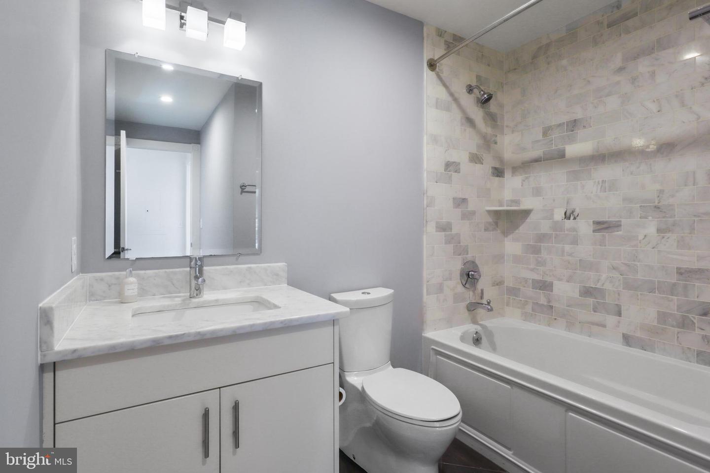 900 N WASHINGTON ST #201E, ALEXANDRIA, Virginia 22314, 2 Bedrooms Bedrooms, ,2 BathroomsBathrooms,Residential,For sale,900 N WASHINGTON ST #201E,VAAX2042218 MLS # VAAX2042218