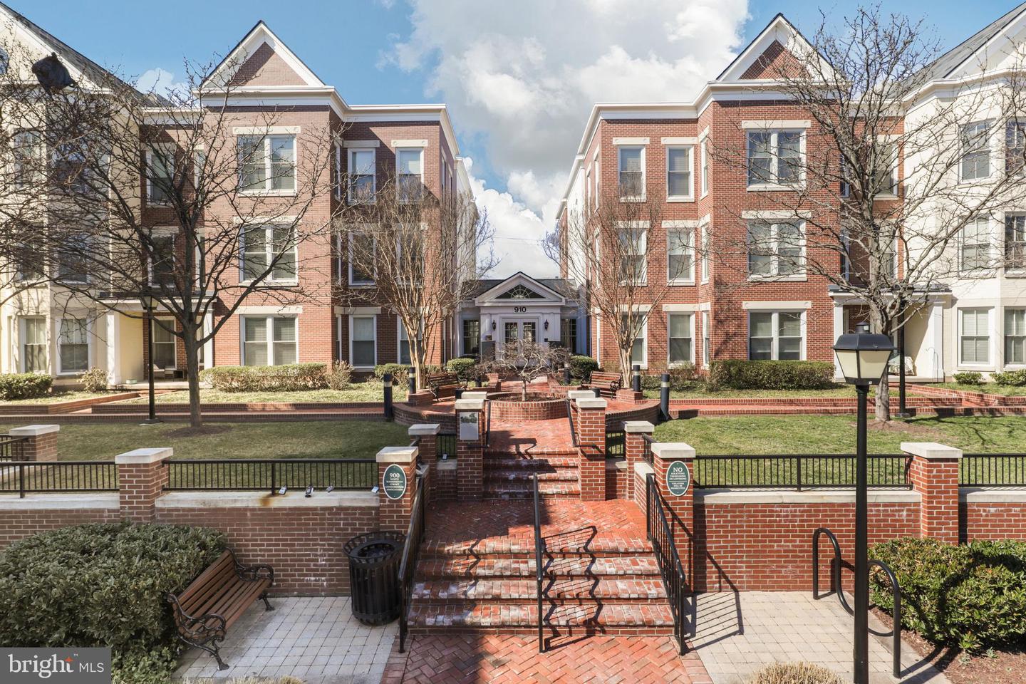 900 N WASHINGTON ST #201E, ALEXANDRIA, Virginia 22314, 2 Bedrooms Bedrooms, ,2 BathroomsBathrooms,Residential,For sale,900 N WASHINGTON ST #201E,VAAX2042218 MLS # VAAX2042218