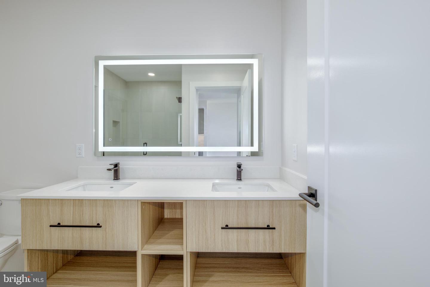255 W. FALLS STATION BLVD #308, FALLS CHURCH, Virginia 22046, 1 Bedroom Bedrooms, ,1 BathroomBathrooms,Residential,For sale,255 W. FALLS STATION BLVD #308,VAFA2002812 MLS # VAFA2002812
