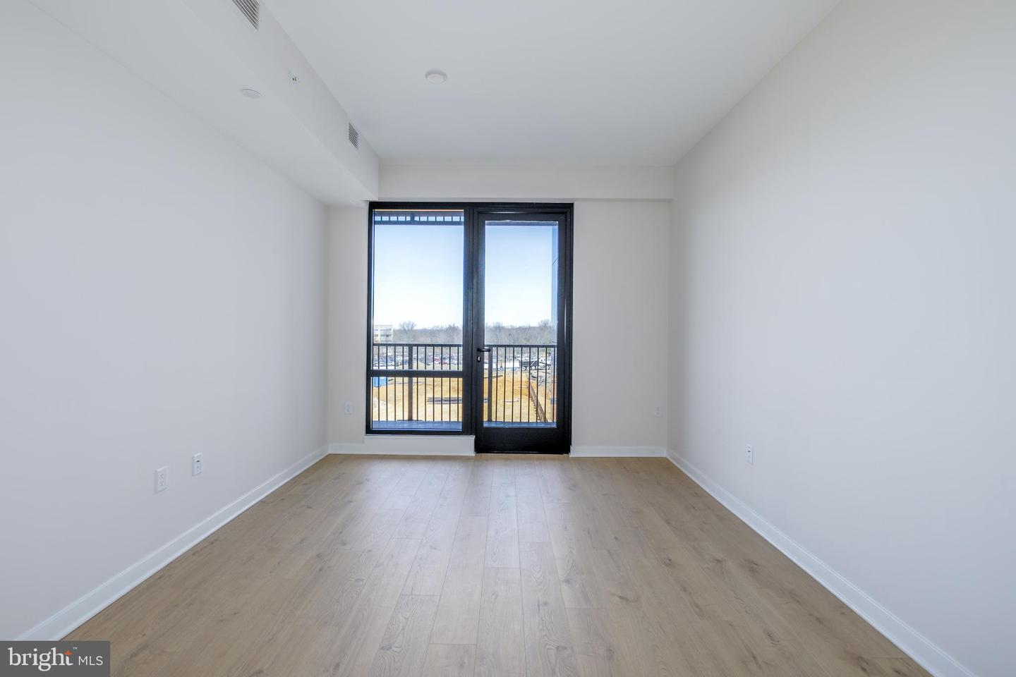 255 W. FALLS STATION BLVD #308, FALLS CHURCH, Virginia 22046, 1 Bedroom Bedrooms, ,1 BathroomBathrooms,Residential,For sale,255 W. FALLS STATION BLVD #308,VAFA2002812 MLS # VAFA2002812