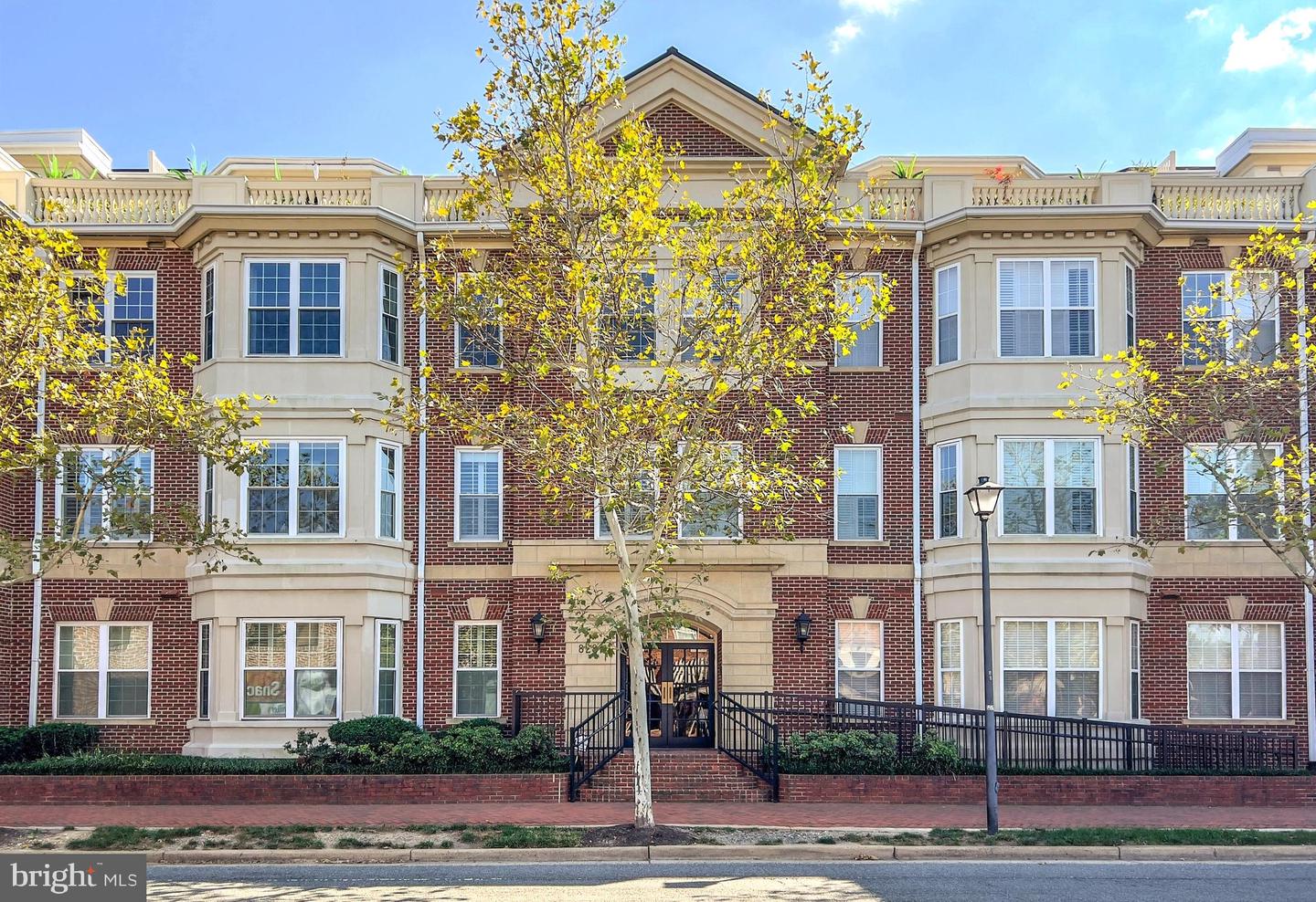 828 SLATERS LN #105, ALEXANDRIA, Virginia 22314, 2 Bedrooms Bedrooms, ,2 BathroomsBathrooms,Residential,For sale,828 SLATERS LN #105,VAAX2042692 MLS # VAAX2042692