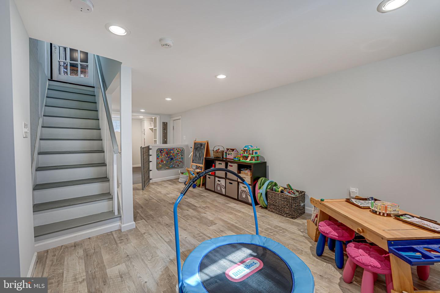 2419 DAVIS AVE, ALEXANDRIA, Virginia 22302, 5 Bedrooms Bedrooms, ,4 BathroomsBathrooms,Residential,For sale,2419 DAVIS AVE,VAAX2042678 MLS # VAAX2042678