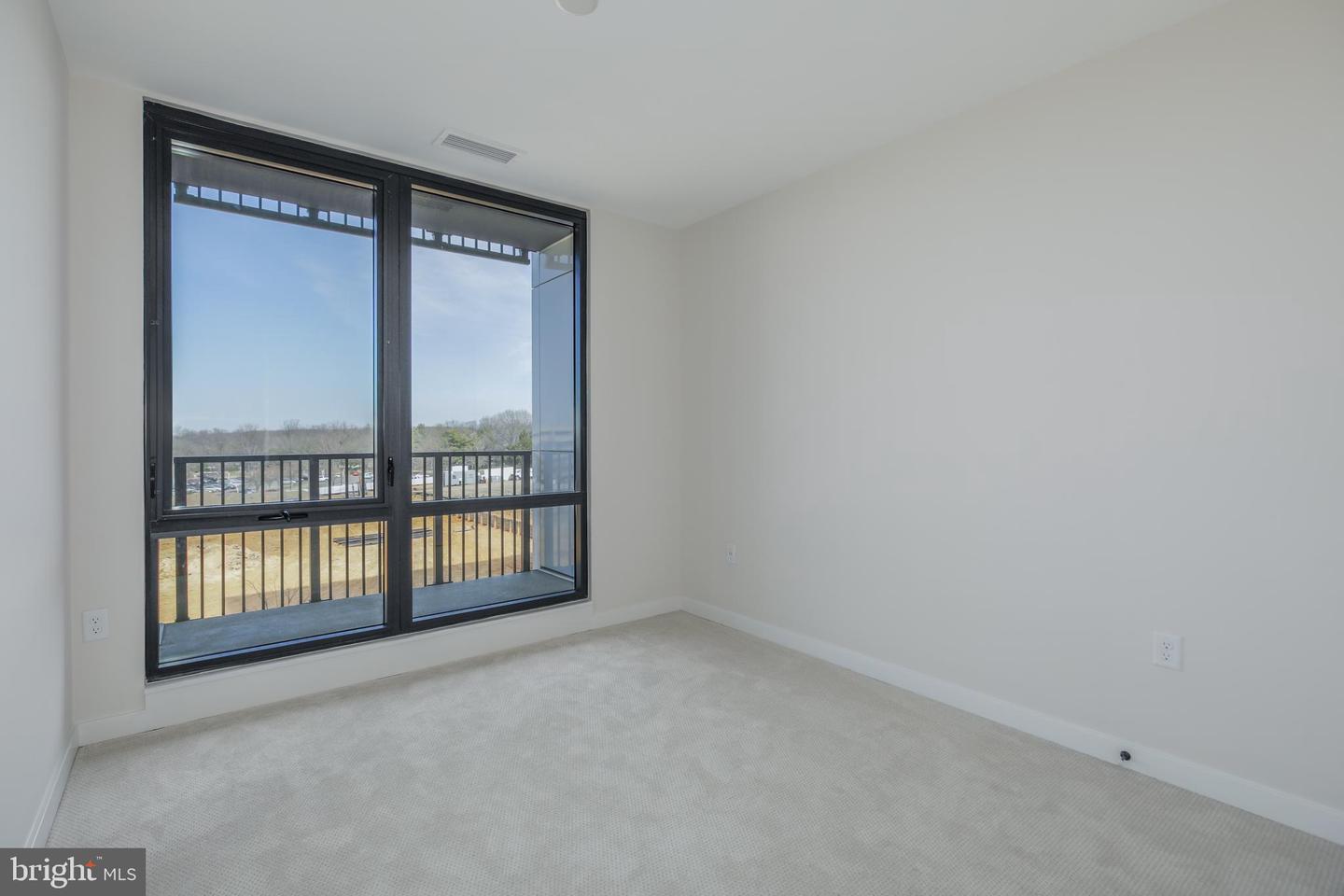 255 W. FALLS STATION BLVD #311, FALLS CHURCH, Virginia 22046, 2 Bedrooms Bedrooms, ,2 BathroomsBathrooms,Residential,For sale,255 W. FALLS STATION BLVD #311,VAFA2002816 MLS # VAFA2002816