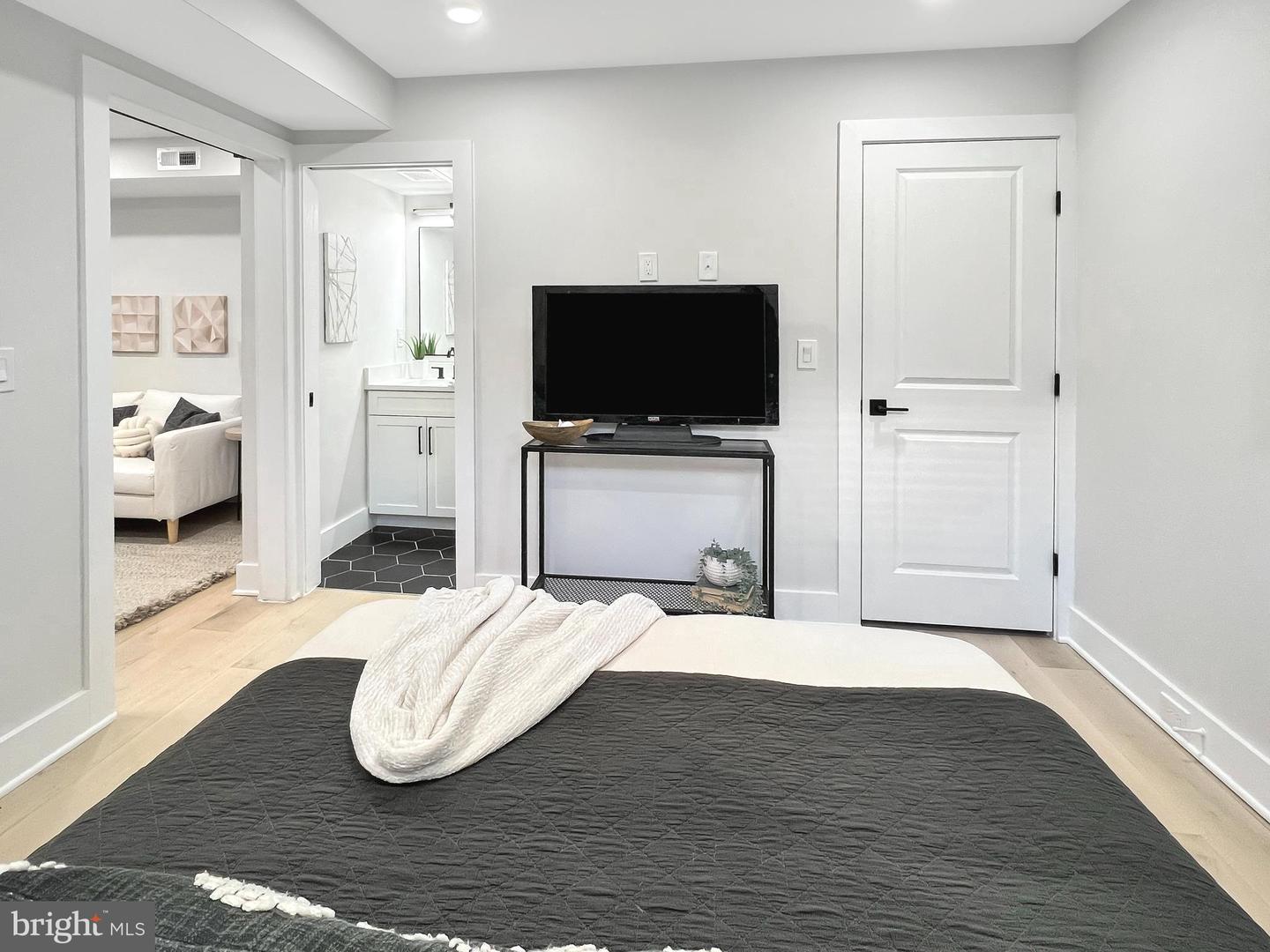 1026 18TH ST NE #1, WASHINGTON, District Of Columbia 20002, 1 Bedroom Bedrooms, ,1 BathroomBathrooms,Residential,For sale,1026 18TH ST NE #1,DCDC2189676 MLS # DCDC2189676