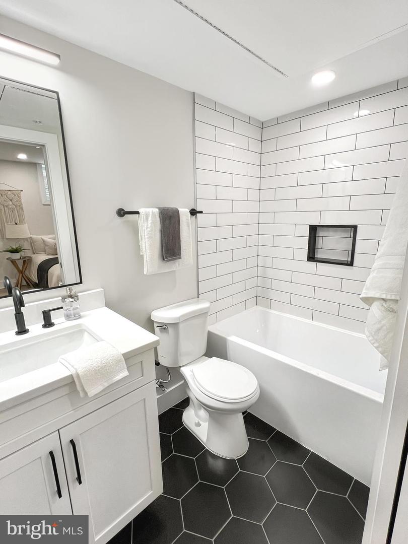 1026 18TH ST NE #1, WASHINGTON, District Of Columbia 20002, 1 Bedroom Bedrooms, ,1 BathroomBathrooms,Residential,For sale,1026 18TH ST NE #1,DCDC2189676 MLS # DCDC2189676