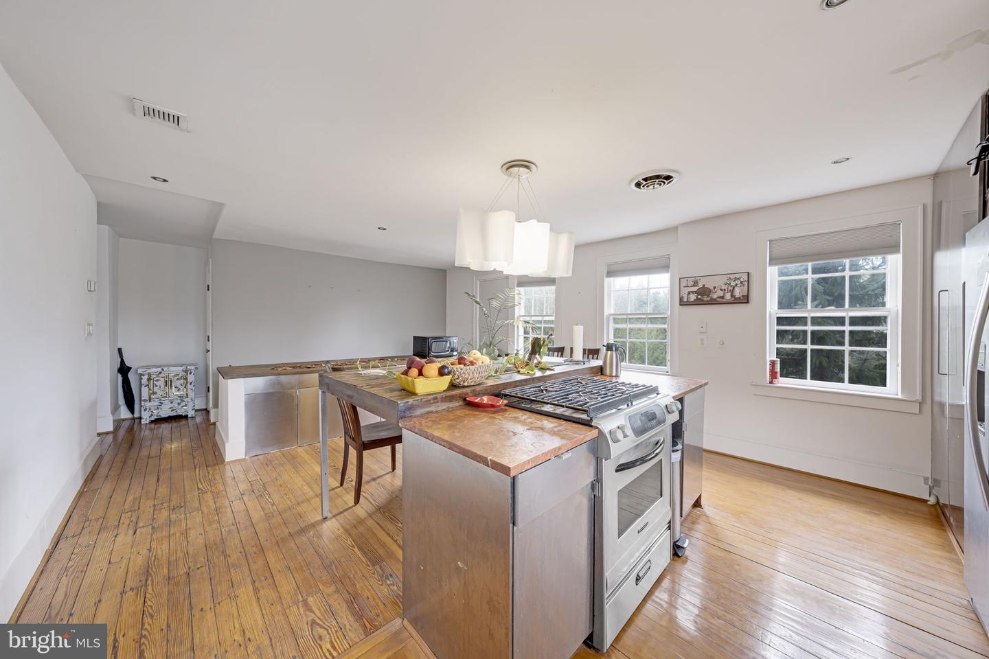 3434 OAKWOOD TER NW, WASHINGTON, District Of Columbia 20010, 5 Bedrooms Bedrooms, ,4 BathroomsBathrooms,Residential,For sale,3434 OAKWOOD TER NW,DCDC2190002 MLS # DCDC2190002