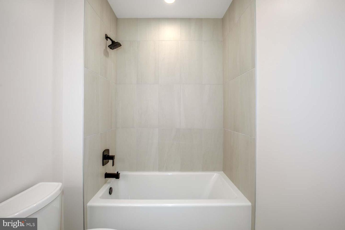 255 W. FALLS STATION BLVD #405, FALLS CHURCH, Virginia 22046, 2 Bedrooms Bedrooms, ,2 BathroomsBathrooms,Residential,For sale,255 W. FALLS STATION BLVD #405,VAFA2002822 MLS # VAFA2002822