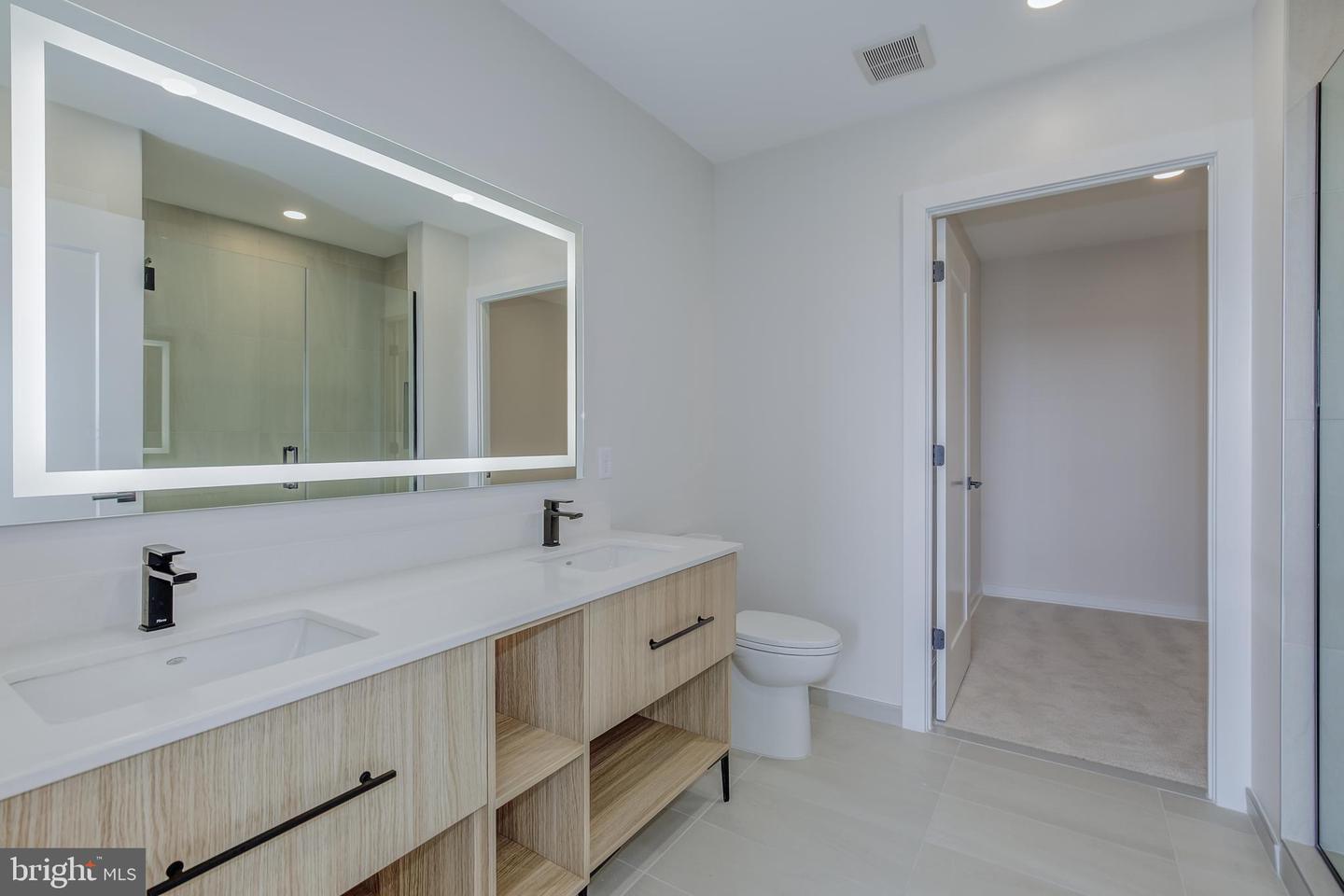 255 W. FALLS STATION BLVD #501, FALLS CHURCH, Virginia 22046, 3 Bedrooms Bedrooms, ,2 BathroomsBathrooms,Residential,For sale,255 W. FALLS STATION BLVD #501,VAFA2002830 MLS # VAFA2002830