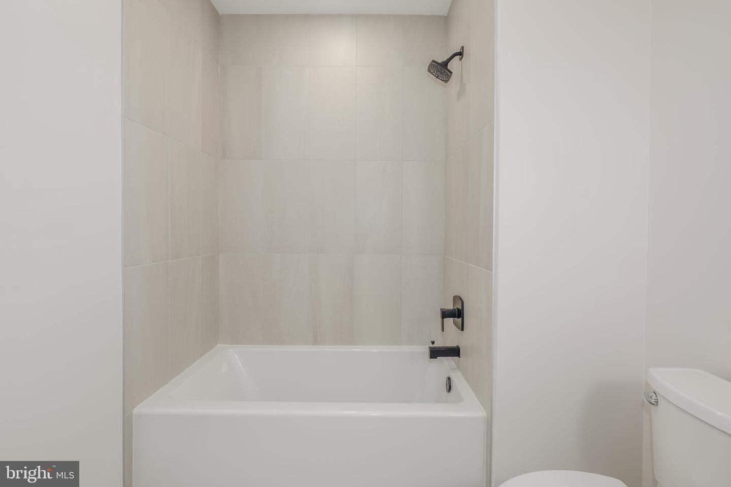 255 W. FALLS STATION BLVD #501, FALLS CHURCH, Virginia 22046, 3 Bedrooms Bedrooms, ,2 BathroomsBathrooms,Residential,For sale,255 W. FALLS STATION BLVD #501,VAFA2002830 MLS # VAFA2002830