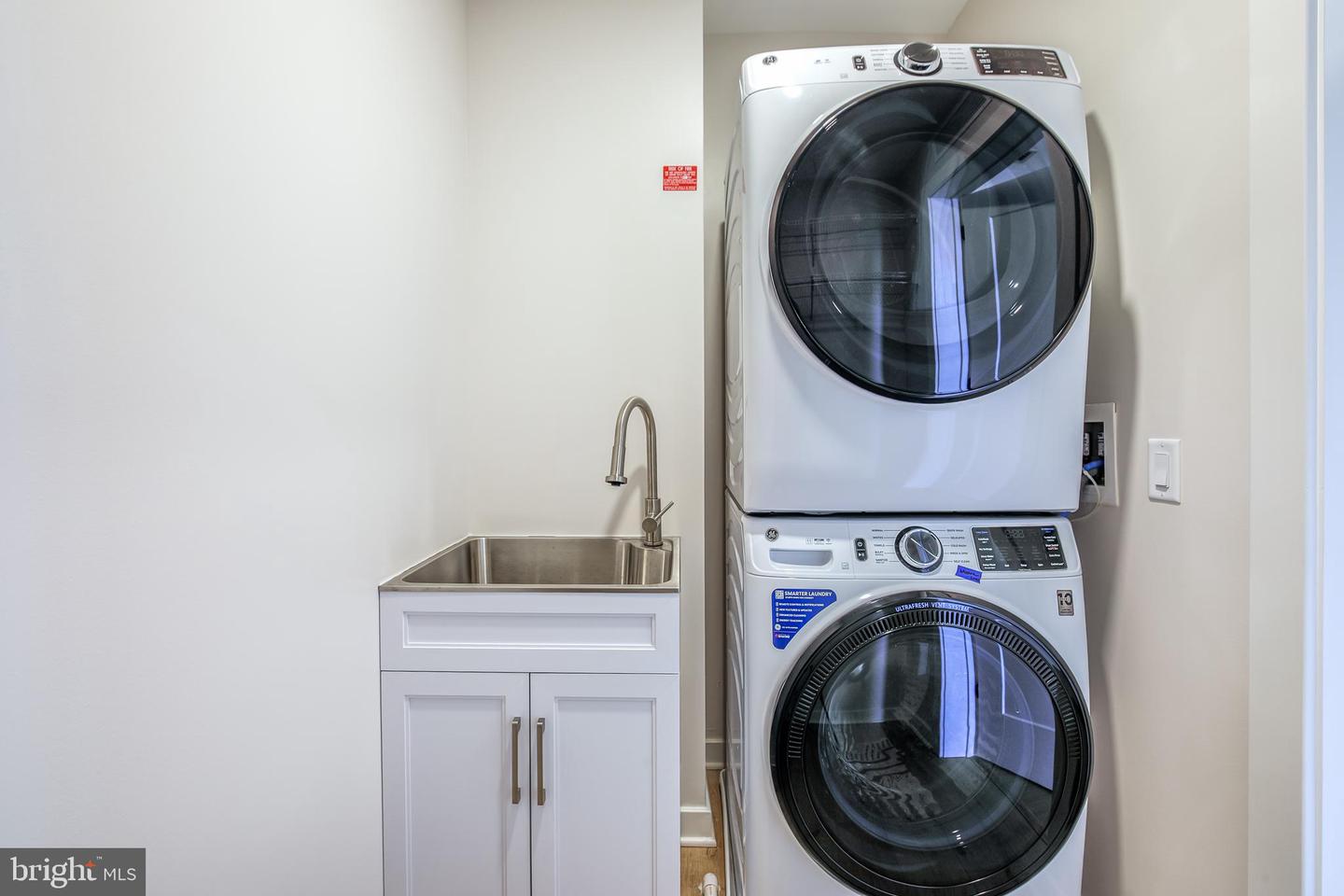 255 W. FALLS STATION BLVD #501, FALLS CHURCH, Virginia 22046, 3 Bedrooms Bedrooms, ,2 BathroomsBathrooms,Residential,For sale,255 W. FALLS STATION BLVD #501,VAFA2002830 MLS # VAFA2002830