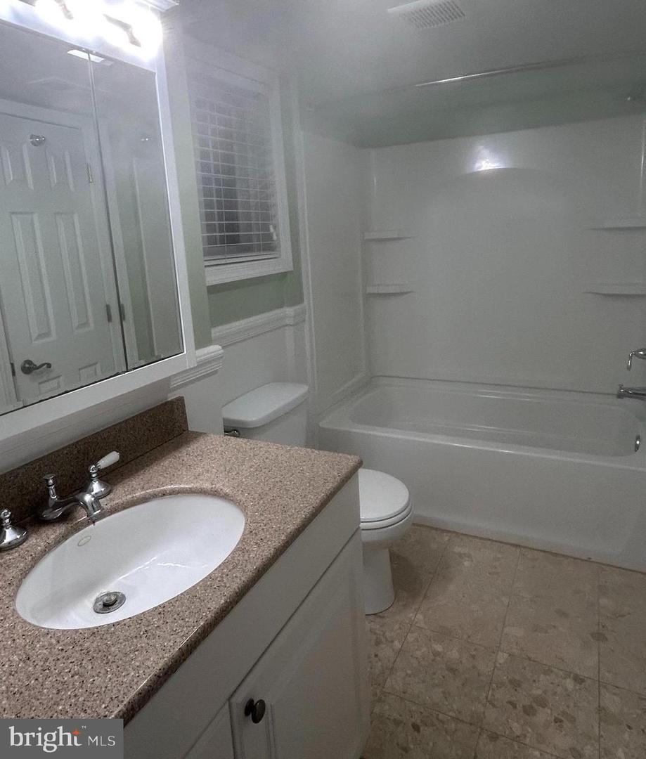 2721 13TH ST NW #1, WASHINGTON, District Of Columbia 20009, 2 Bedrooms Bedrooms, ,1 BathroomBathrooms,Residential,For sale,2721 13TH ST NW #1,DCDC2189928 MLS # DCDC2189928