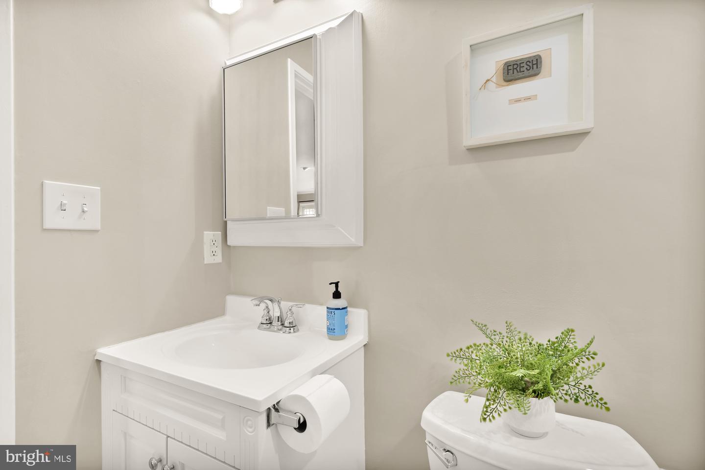 1801 PARK RD NW #2, WASHINGTON, District Of Columbia 20010, 1 Bedroom Bedrooms, ,1 BathroomBathrooms,Residential,For sale,1801 PARK RD NW #2,DCDC2189880 MLS # DCDC2189880