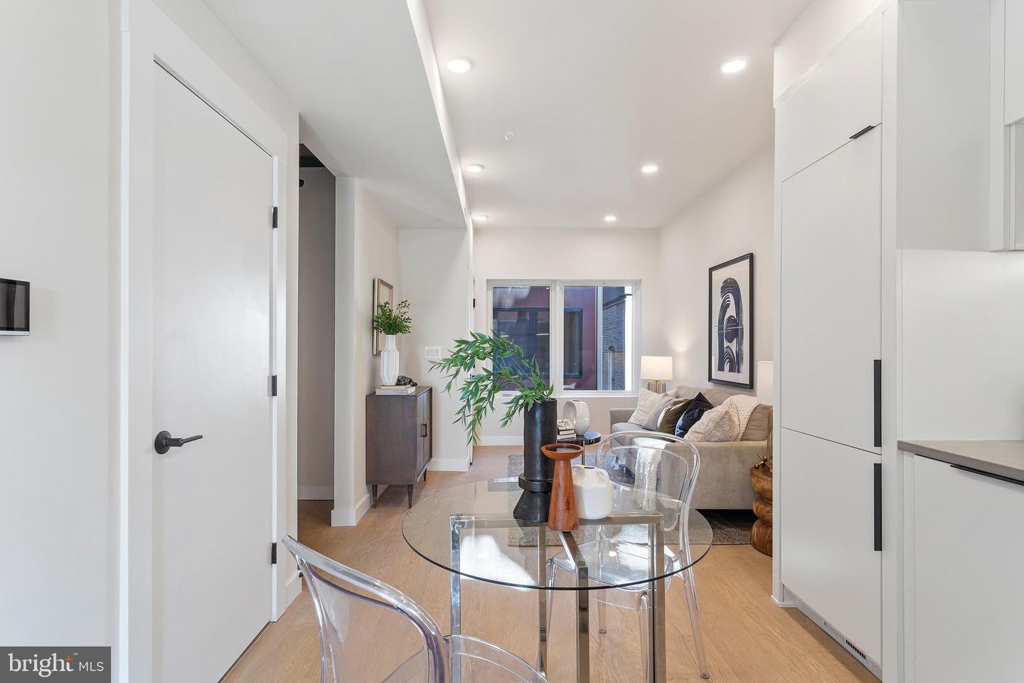 733 8TH ST SE #301, WASHINGTON, District Of Columbia 20003, 2 Bedrooms Bedrooms, ,1 BathroomBathrooms,Residential,For sale,733 8TH ST SE #301,DCDC2190048 MLS # DCDC2190048
