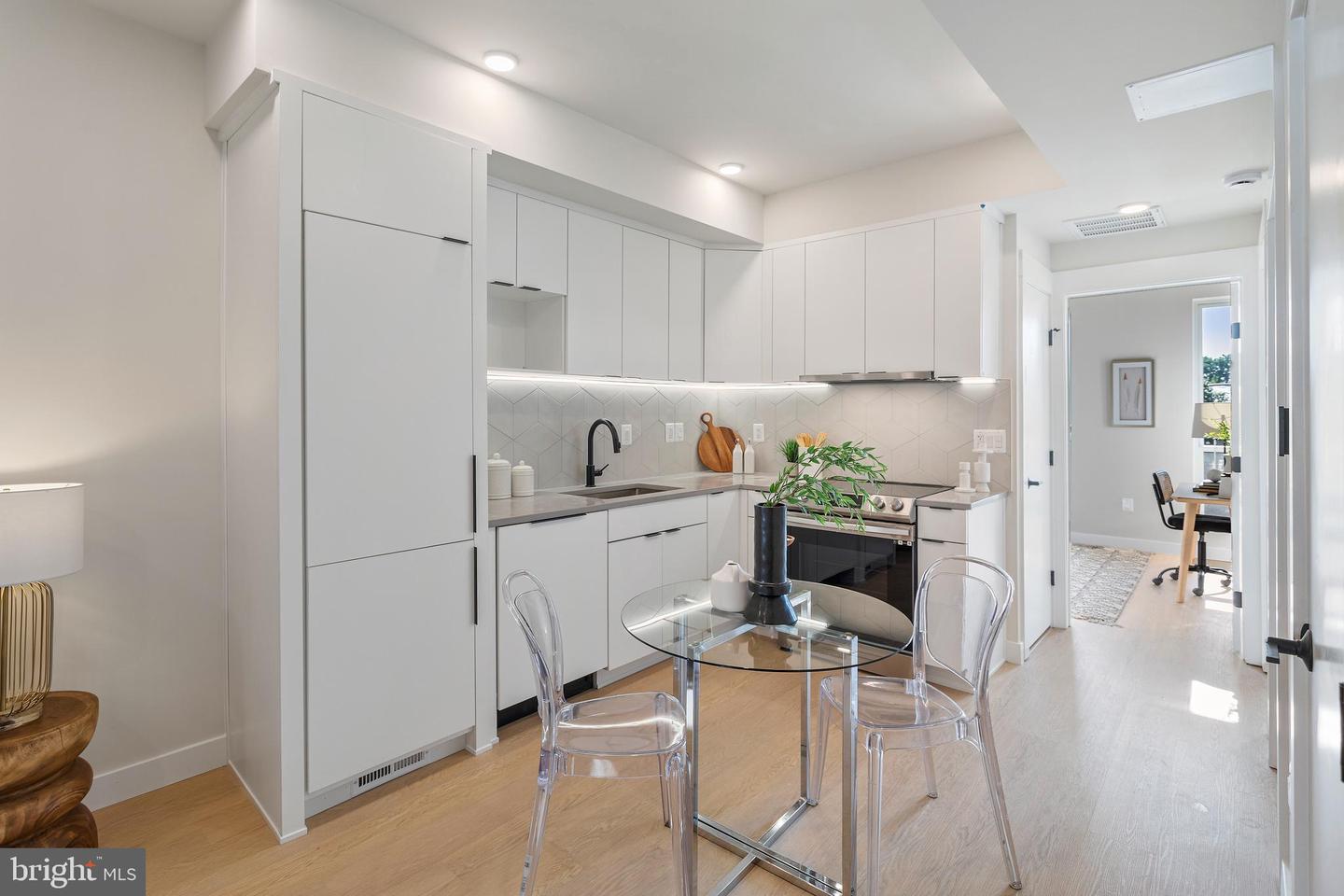 733 8TH ST SE #301, WASHINGTON, District Of Columbia 20003, 2 Bedrooms Bedrooms, ,1 BathroomBathrooms,Residential,For sale,733 8TH ST SE #301,DCDC2190048 MLS # DCDC2190048