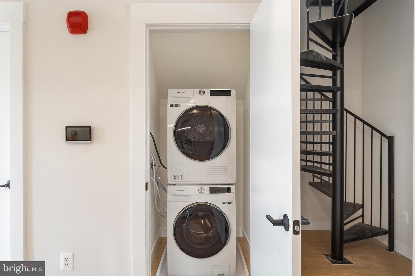 733 8TH ST SE #301, WASHINGTON, District Of Columbia 20003, 2 Bedrooms Bedrooms, ,1 BathroomBathrooms,Residential,For sale,733 8TH ST SE #301,DCDC2190048 MLS # DCDC2190048