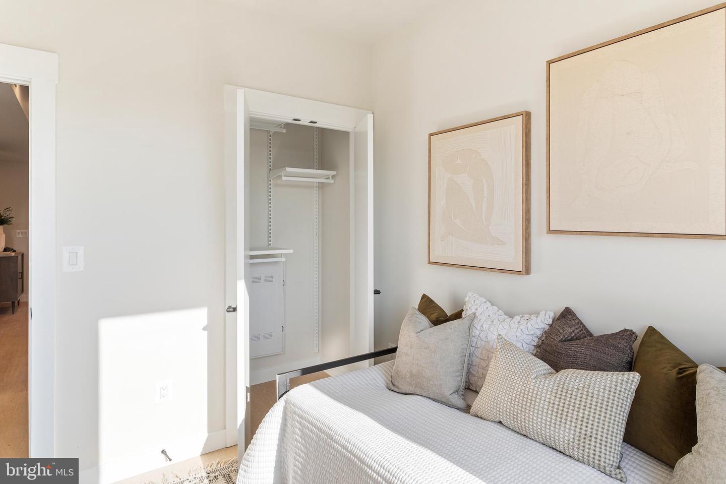 733 8TH ST SE #301, WASHINGTON, District Of Columbia 20003, 2 Bedrooms Bedrooms, ,1 BathroomBathrooms,Residential,For sale,733 8TH ST SE #301,DCDC2190048 MLS # DCDC2190048