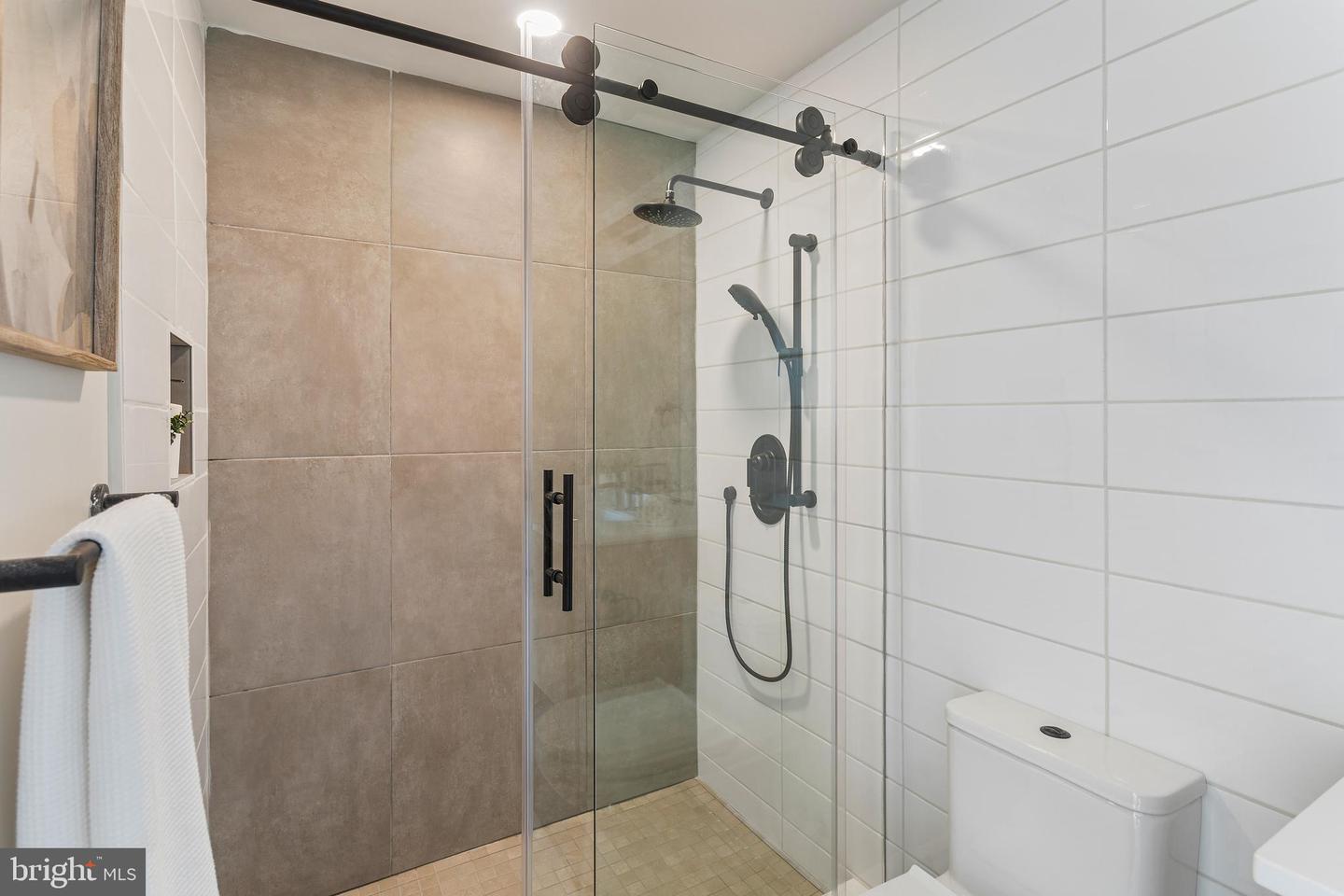 733 8TH ST SE #301, WASHINGTON, District Of Columbia 20003, 2 Bedrooms Bedrooms, ,1 BathroomBathrooms,Residential,For sale,733 8TH ST SE #301,DCDC2190048 MLS # DCDC2190048