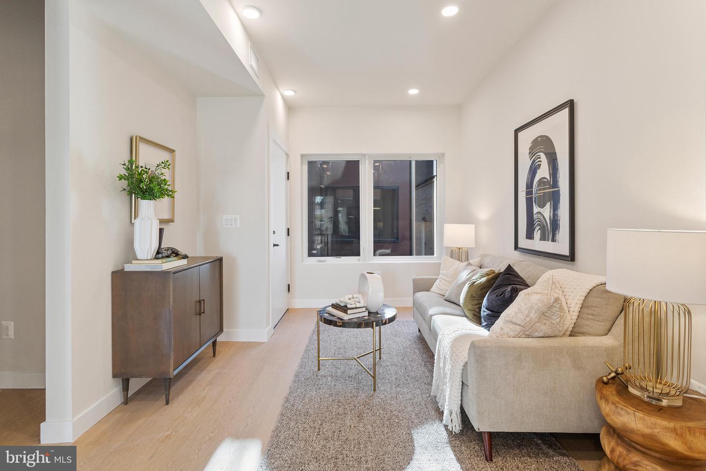 733 8TH ST SE #301, WASHINGTON, District Of Columbia 20003, 2 Bedrooms Bedrooms, ,1 BathroomBathrooms,Residential,For sale,733 8TH ST SE #301,DCDC2190048 MLS # DCDC2190048