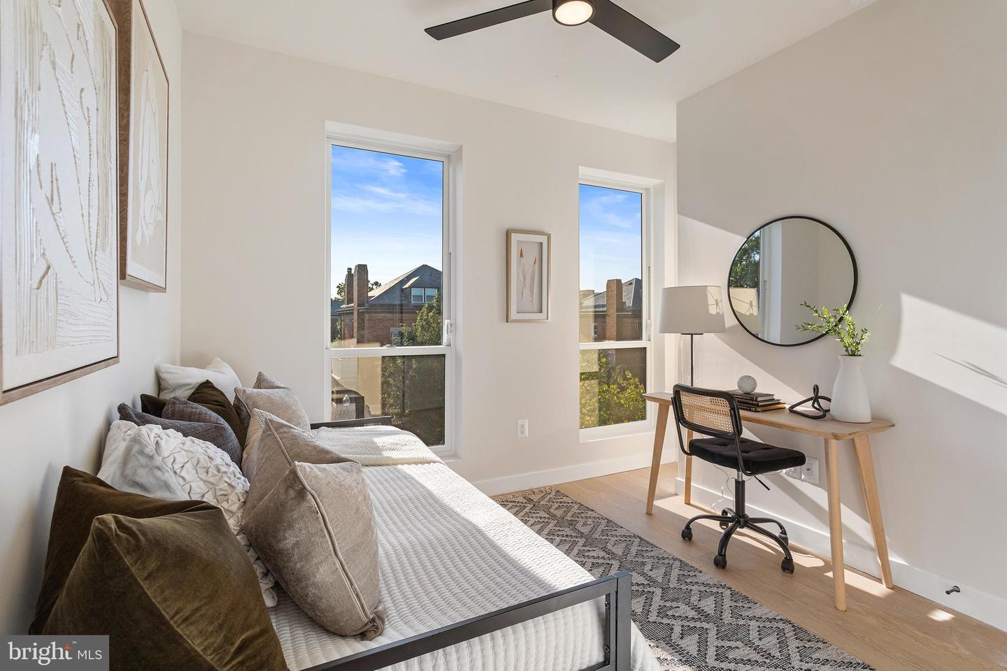 733 8TH ST SE #301, WASHINGTON, District Of Columbia 20003, 2 Bedrooms Bedrooms, ,1 BathroomBathrooms,Residential,For sale,733 8TH ST SE #301,DCDC2190048 MLS # DCDC2190048