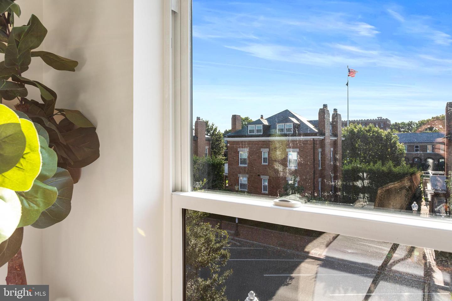 733 8TH ST SE #301, WASHINGTON, District Of Columbia 20003, 2 Bedrooms Bedrooms, ,1 BathroomBathrooms,Residential,For sale,733 8TH ST SE #301,DCDC2190048 MLS # DCDC2190048