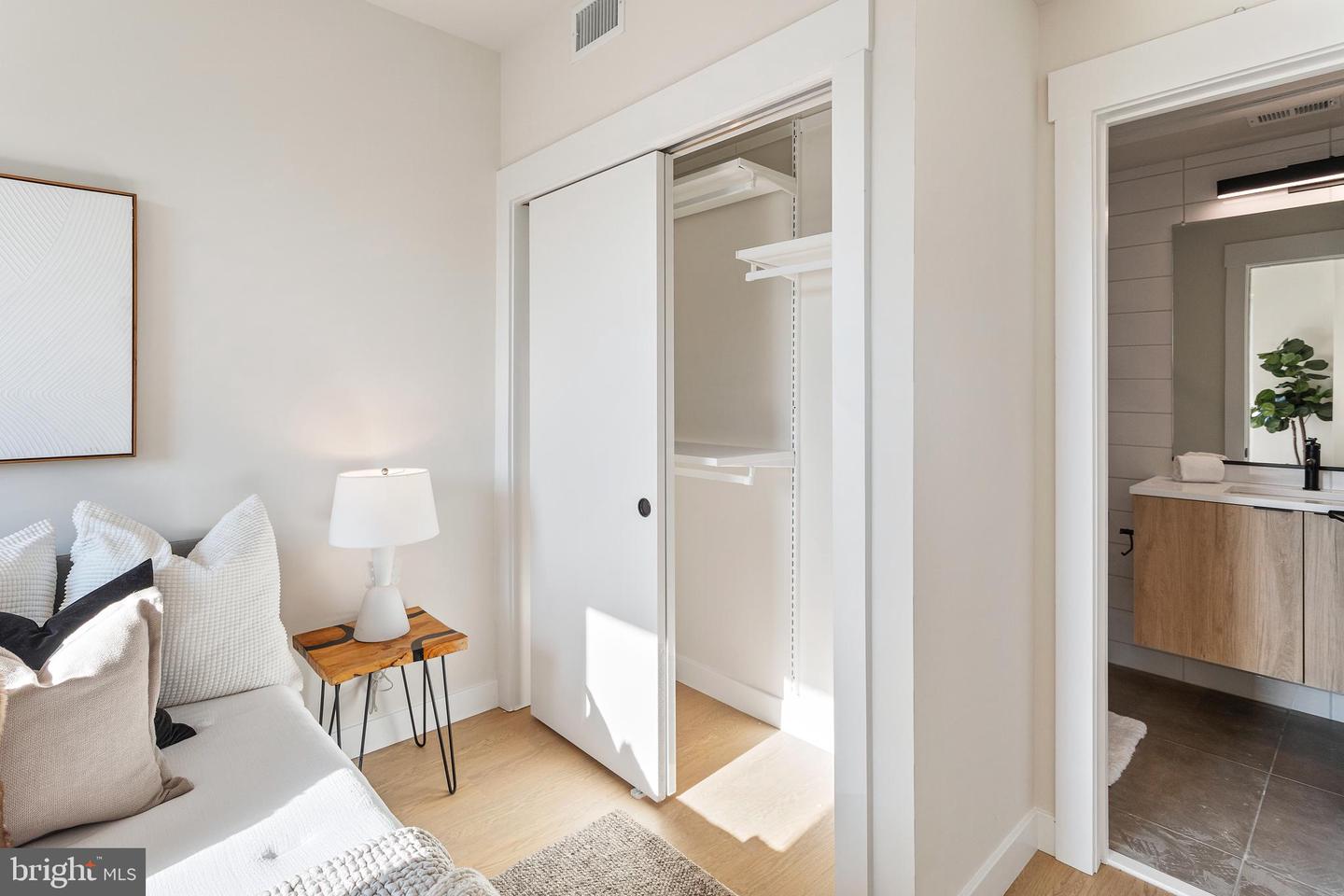 733 8TH ST SE #301, WASHINGTON, District Of Columbia 20003, 2 Bedrooms Bedrooms, ,1 BathroomBathrooms,Residential,For sale,733 8TH ST SE #301,DCDC2190048 MLS # DCDC2190048