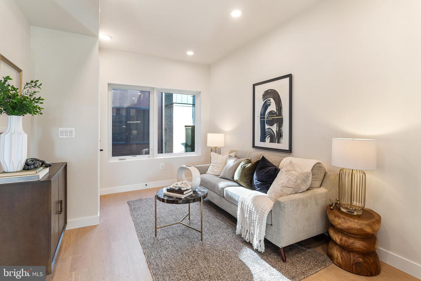733 8TH ST SE #301, WASHINGTON, District Of Columbia 20003, 2 Bedrooms Bedrooms, ,1 BathroomBathrooms,Residential,For sale,733 8TH ST SE #301,DCDC2190048 MLS # DCDC2190048