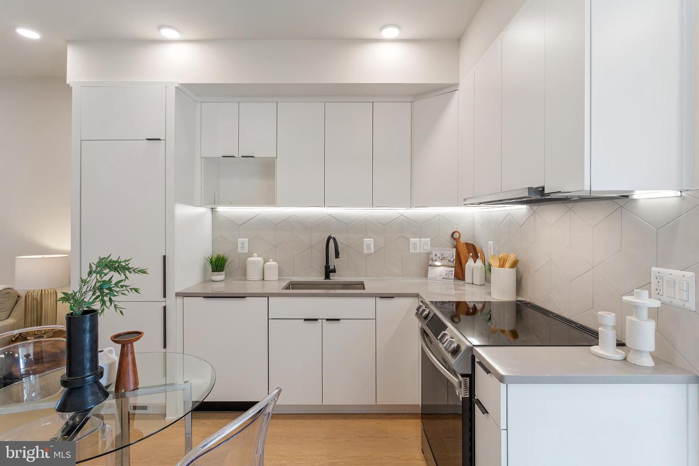 733 8TH ST SE #301, WASHINGTON, District Of Columbia 20003, 2 Bedrooms Bedrooms, ,1 BathroomBathrooms,Residential,For sale,733 8TH ST SE #301,DCDC2190048 MLS # DCDC2190048