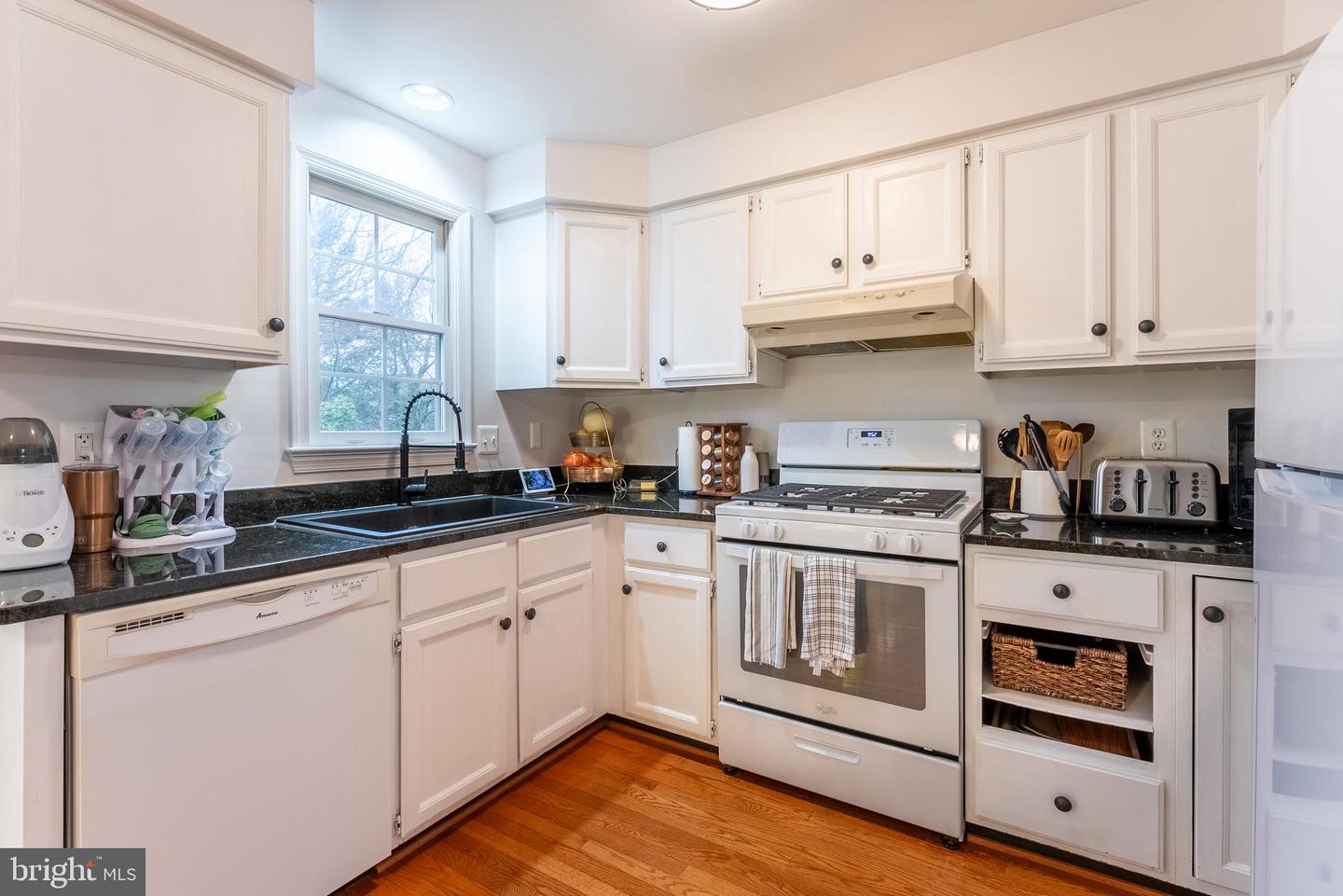 7847 COLONIAL SPRINGS BLVD, ALEXANDRIA, Virginia 22306, 2 Bedrooms Bedrooms, ,2 BathroomsBathrooms,Residential,For sale,7847 COLONIAL SPRINGS BLVD,VAFX2227630 MLS # VAFX2227630