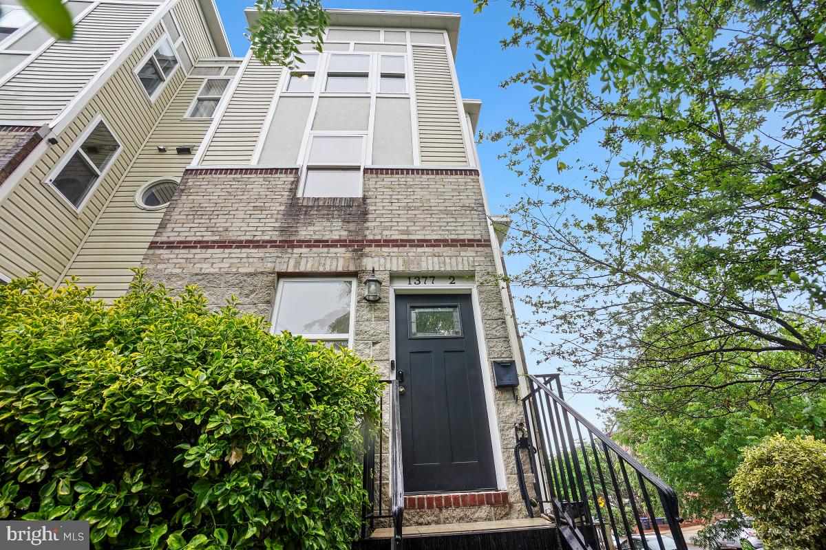 1377 K ST SE #2, WASHINGTON, District Of Columbia 20003, 2 Bedrooms Bedrooms, ,3 BathroomsBathrooms,Residential,For sale,1377 K ST SE #2,DCDC2189398 MLS # DCDC2189398