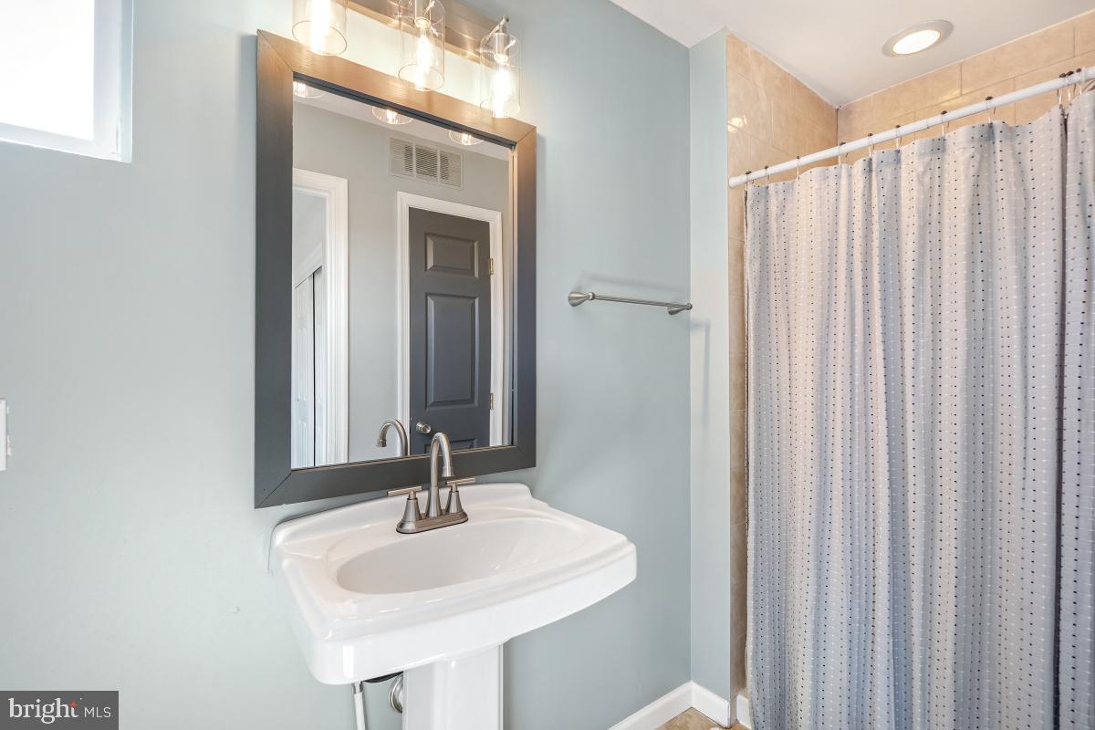 1377 K ST SE #2, WASHINGTON, District Of Columbia 20003, 2 Bedrooms Bedrooms, ,3 BathroomsBathrooms,Residential,For sale,1377 K ST SE #2,DCDC2189398 MLS # DCDC2189398