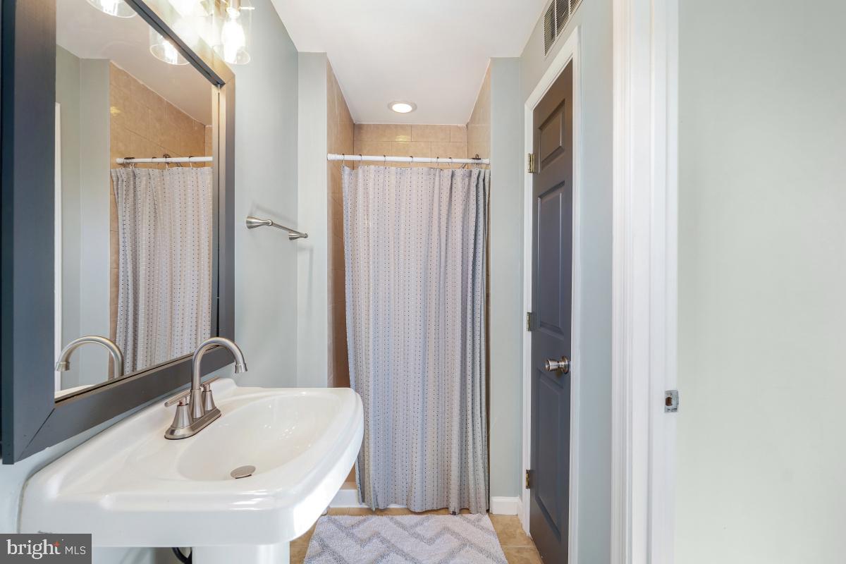 1377 K ST SE #2, WASHINGTON, District Of Columbia 20003, 2 Bedrooms Bedrooms, ,3 BathroomsBathrooms,Residential,For sale,1377 K ST SE #2,DCDC2189398 MLS # DCDC2189398
