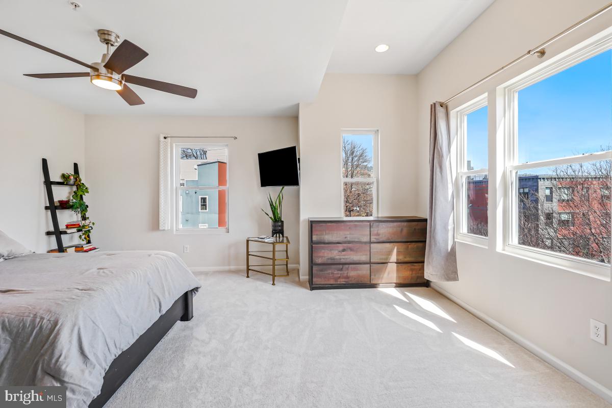 1377 K ST SE #2, WASHINGTON, District Of Columbia 20003, 2 Bedrooms Bedrooms, ,3 BathroomsBathrooms,Residential,For sale,1377 K ST SE #2,DCDC2189398 MLS # DCDC2189398