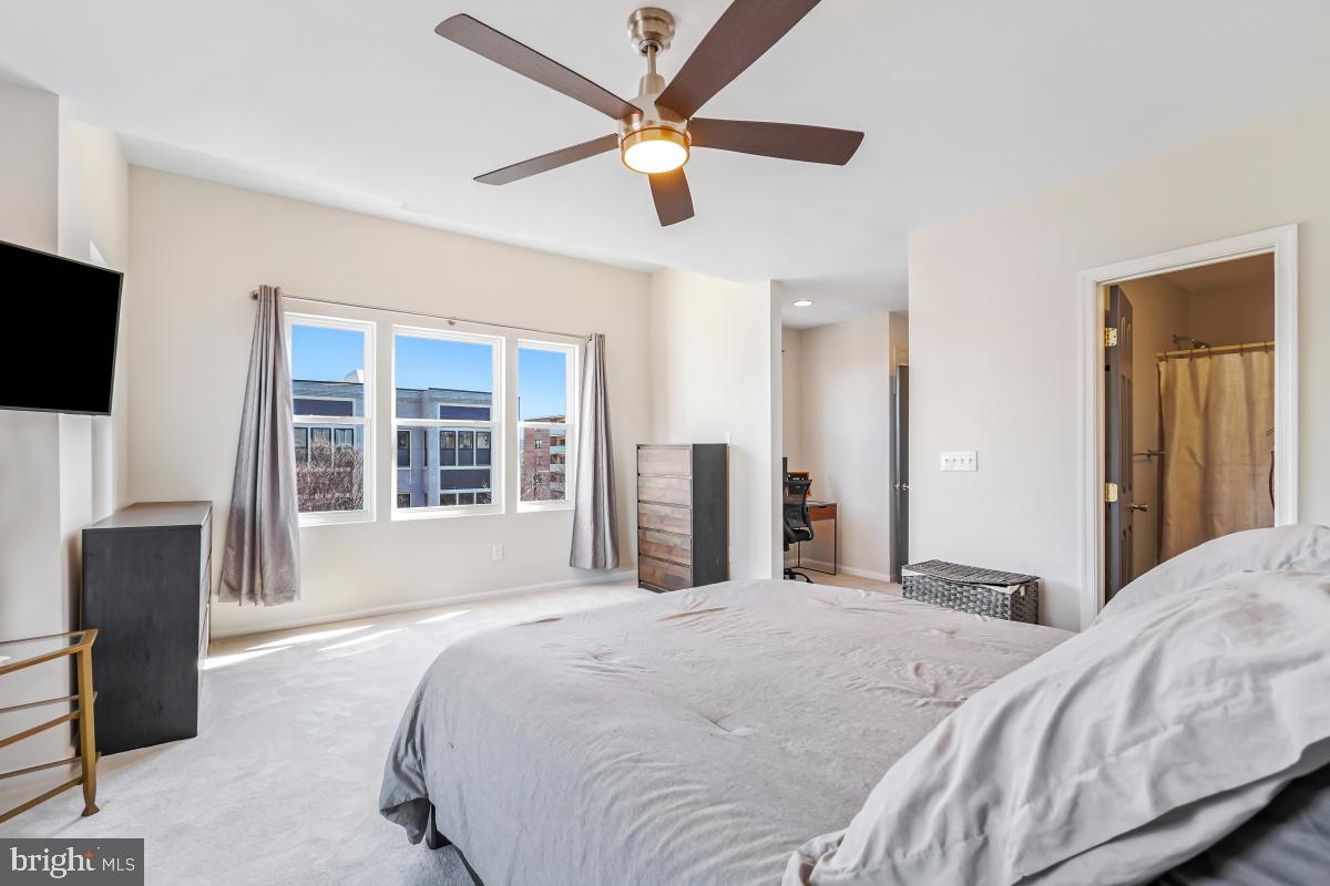 1377 K ST SE #2, WASHINGTON, District Of Columbia 20003, 2 Bedrooms Bedrooms, ,3 BathroomsBathrooms,Residential,For sale,1377 K ST SE #2,DCDC2189398 MLS # DCDC2189398