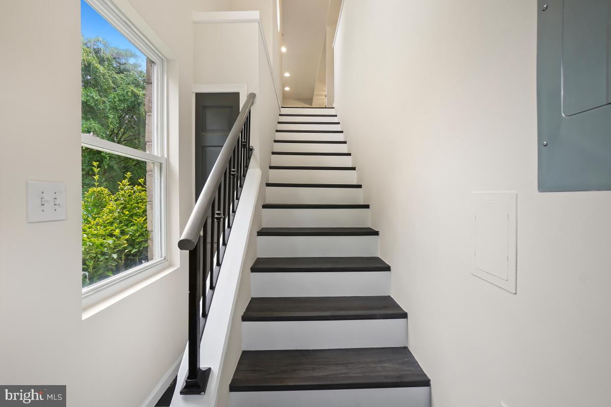 1377 K ST SE #2, WASHINGTON, District Of Columbia 20003, 2 Bedrooms Bedrooms, ,3 BathroomsBathrooms,Residential,For sale,1377 K ST SE #2,DCDC2189398 MLS # DCDC2189398