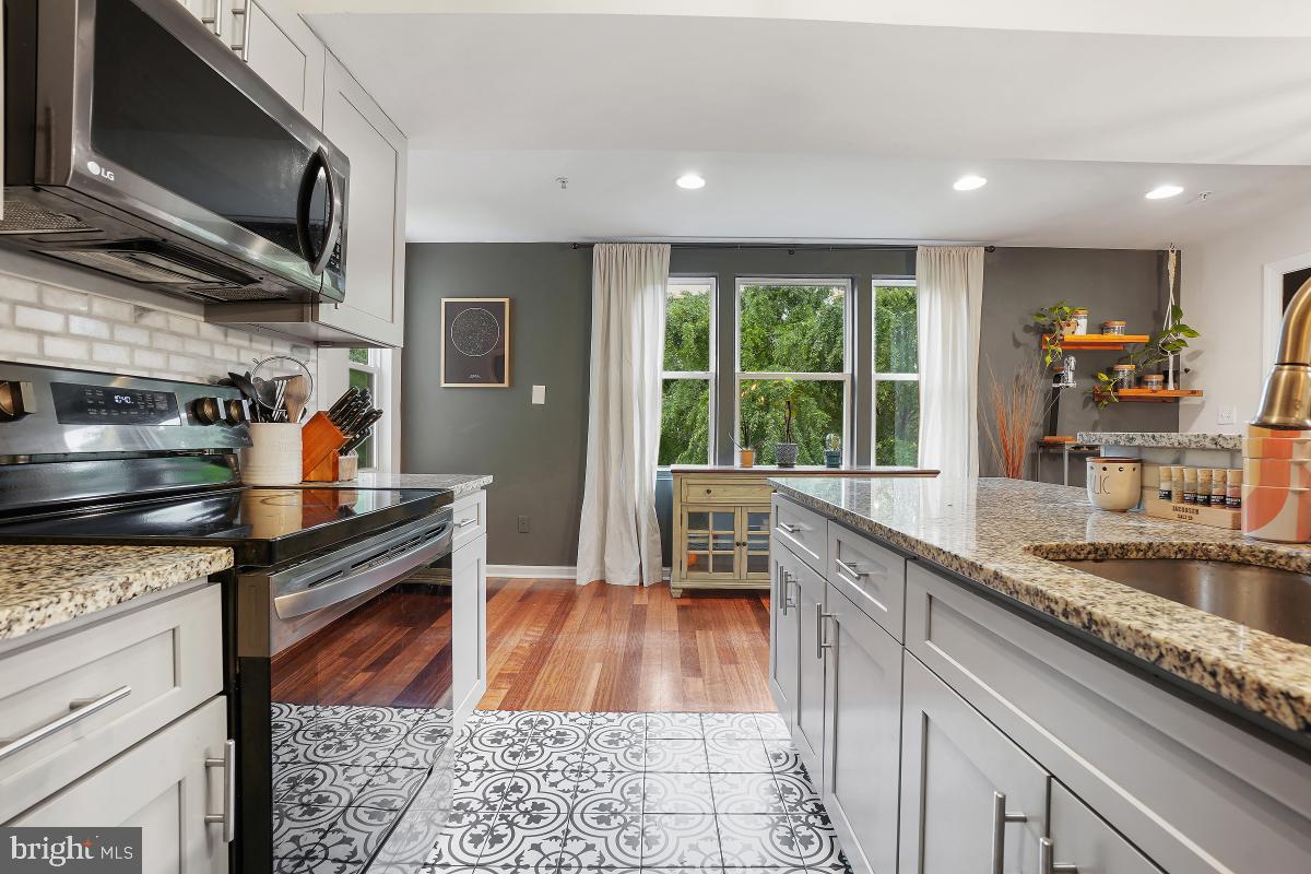 1377 K ST SE #2, WASHINGTON, District Of Columbia 20003, 2 Bedrooms Bedrooms, ,3 BathroomsBathrooms,Residential,For sale,1377 K ST SE #2,DCDC2189398 MLS # DCDC2189398