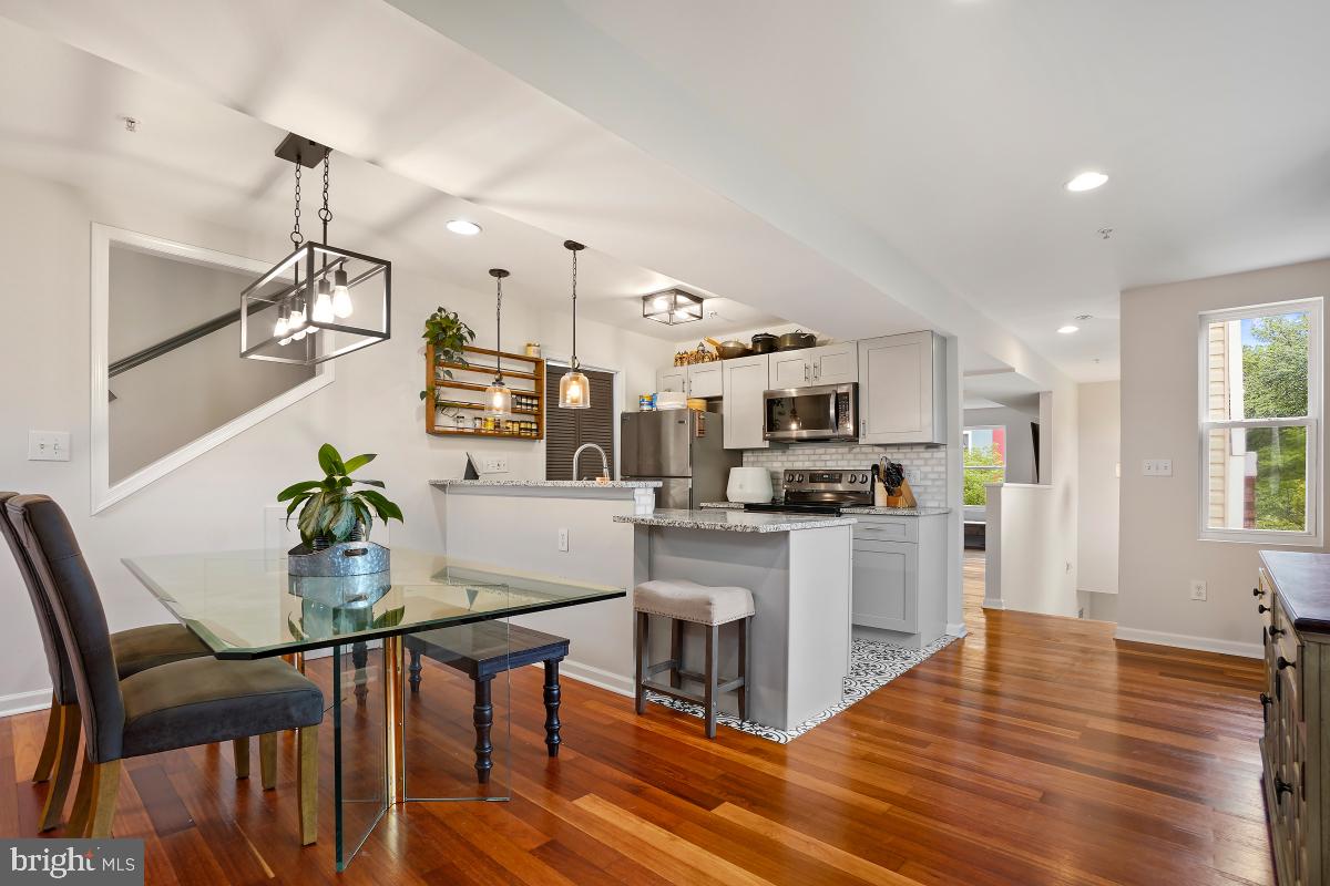 1377 K ST SE #2, WASHINGTON, District Of Columbia 20003, 2 Bedrooms Bedrooms, ,3 BathroomsBathrooms,Residential,For sale,1377 K ST SE #2,DCDC2189398 MLS # DCDC2189398