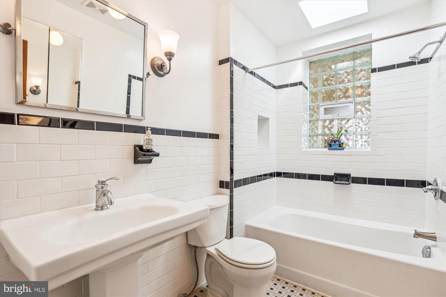 539 24TH ST NE, WASHINGTON, District Of Columbia 20002, 2 Bedrooms Bedrooms, ,2 BathroomsBathrooms,Residential,For sale,539 24TH ST NE,DCDC2189908 MLS # DCDC2189908