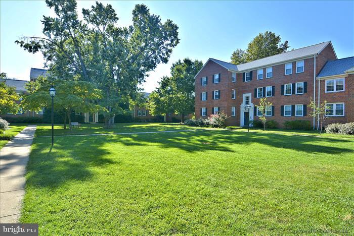 6733 W WAKEFIELD DR #B-1, ALEXANDRIA, Virginia 22307, 2 Bedrooms Bedrooms, ,1 BathroomBathrooms,Residential,For sale,6733 W WAKEFIELD DR #B-1,VAFX2227486 MLS # VAFX2227486