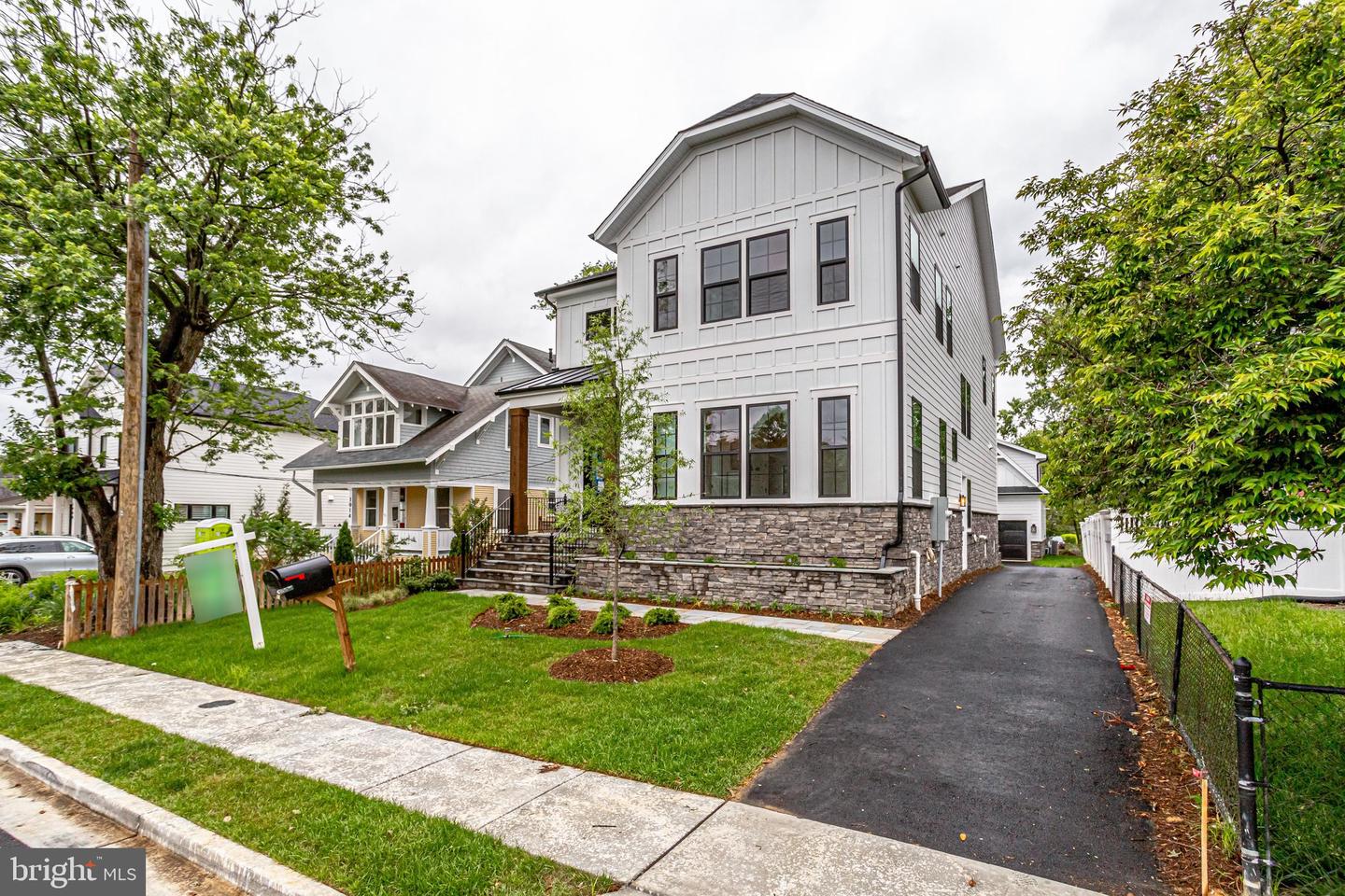 1933 N VAN BUREN ST, ARLINGTON, Virginia 22205, 4 Bedrooms Bedrooms, ,3 BathroomsBathrooms,Residential,For sale,1933 N VAN BUREN ST,VAAR2054436 MLS # VAAR2054436