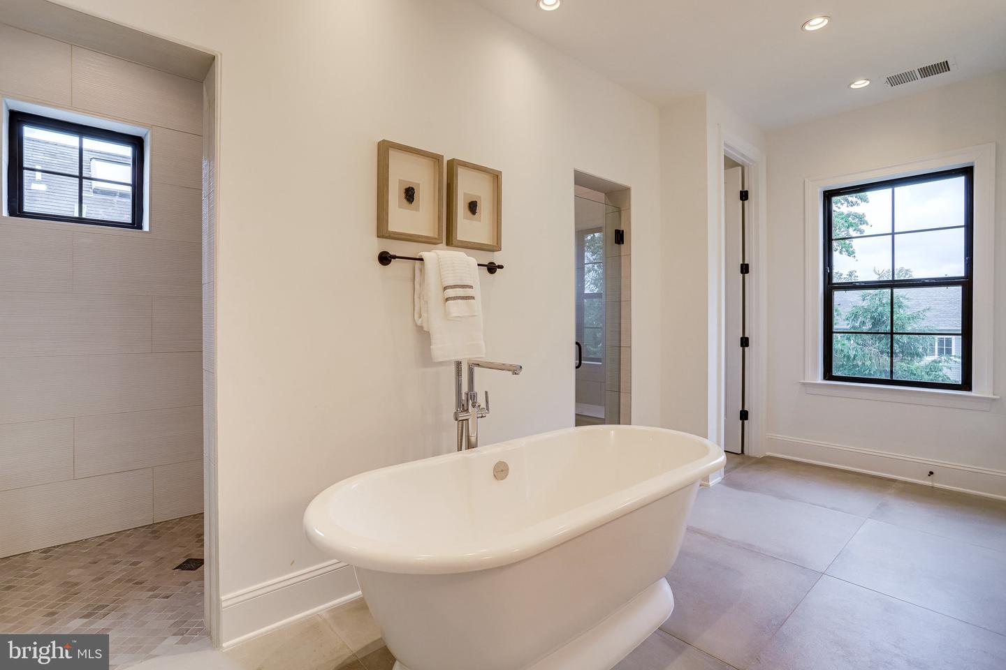 1933 N VAN BUREN ST, ARLINGTON, Virginia 22205, 4 Bedrooms Bedrooms, ,3 BathroomsBathrooms,Residential,For sale,1933 N VAN BUREN ST,VAAR2054436 MLS # VAAR2054436