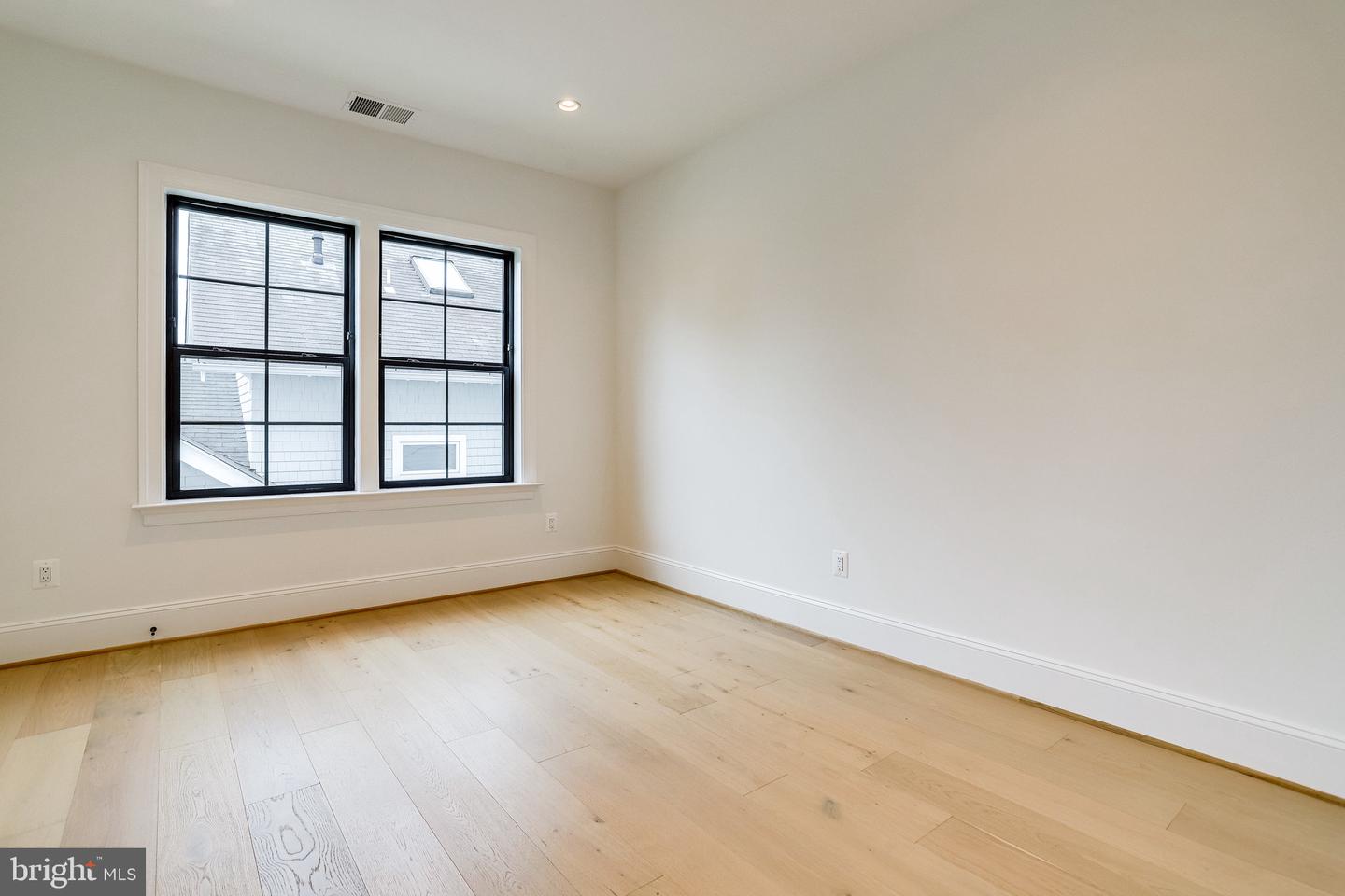 1933 N VAN BUREN ST, ARLINGTON, Virginia 22205, 4 Bedrooms Bedrooms, ,3 BathroomsBathrooms,Residential,For sale,1933 N VAN BUREN ST,VAAR2054436 MLS # VAAR2054436