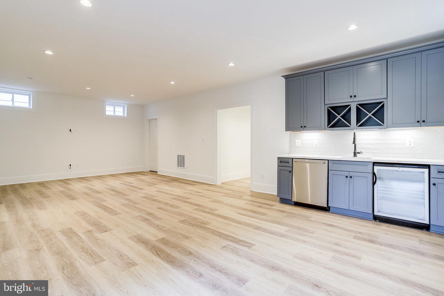 1933 N VAN BUREN ST, ARLINGTON, Virginia 22205, 4 Bedrooms Bedrooms, ,3 BathroomsBathrooms,Residential,For sale,1933 N VAN BUREN ST,VAAR2054436 MLS # VAAR2054436