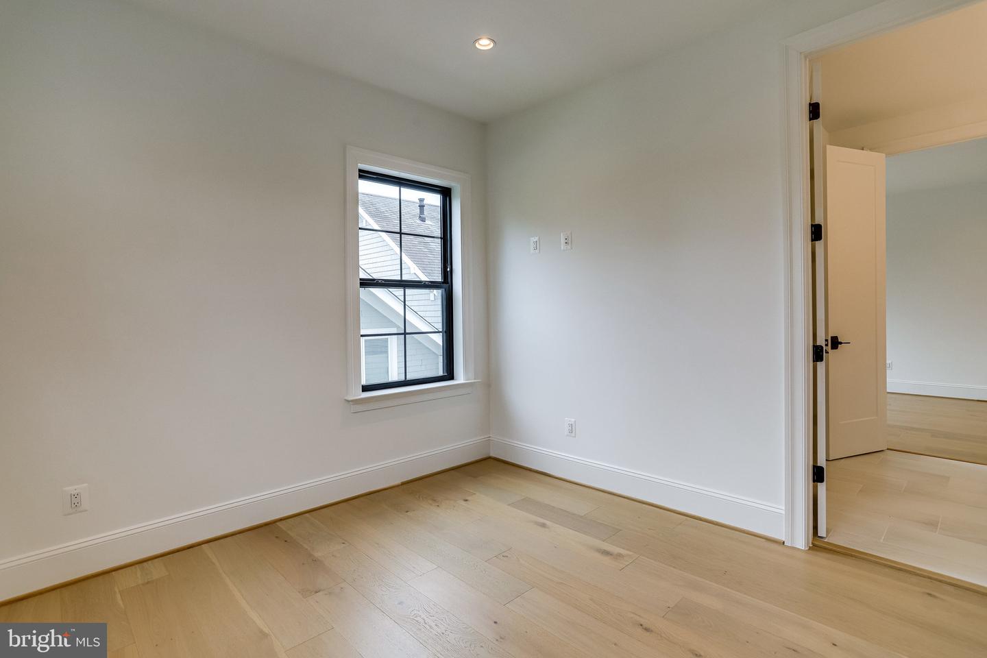 1933 N VAN BUREN ST, ARLINGTON, Virginia 22205, 4 Bedrooms Bedrooms, ,3 BathroomsBathrooms,Residential,For sale,1933 N VAN BUREN ST,VAAR2054436 MLS # VAAR2054436