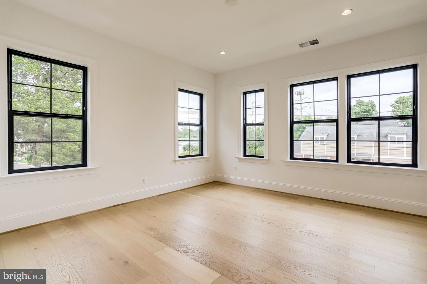 1933 N VAN BUREN ST, ARLINGTON, Virginia 22205, 4 Bedrooms Bedrooms, ,3 BathroomsBathrooms,Residential,For sale,1933 N VAN BUREN ST,VAAR2054436 MLS # VAAR2054436