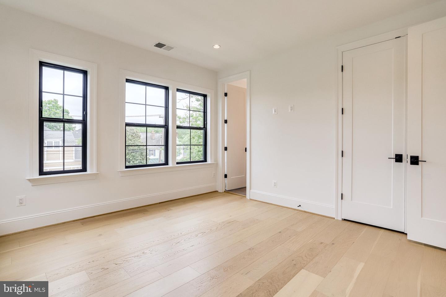 1933 N VAN BUREN ST, ARLINGTON, Virginia 22205, 4 Bedrooms Bedrooms, ,3 BathroomsBathrooms,Residential,For sale,1933 N VAN BUREN ST,VAAR2054436 MLS # VAAR2054436