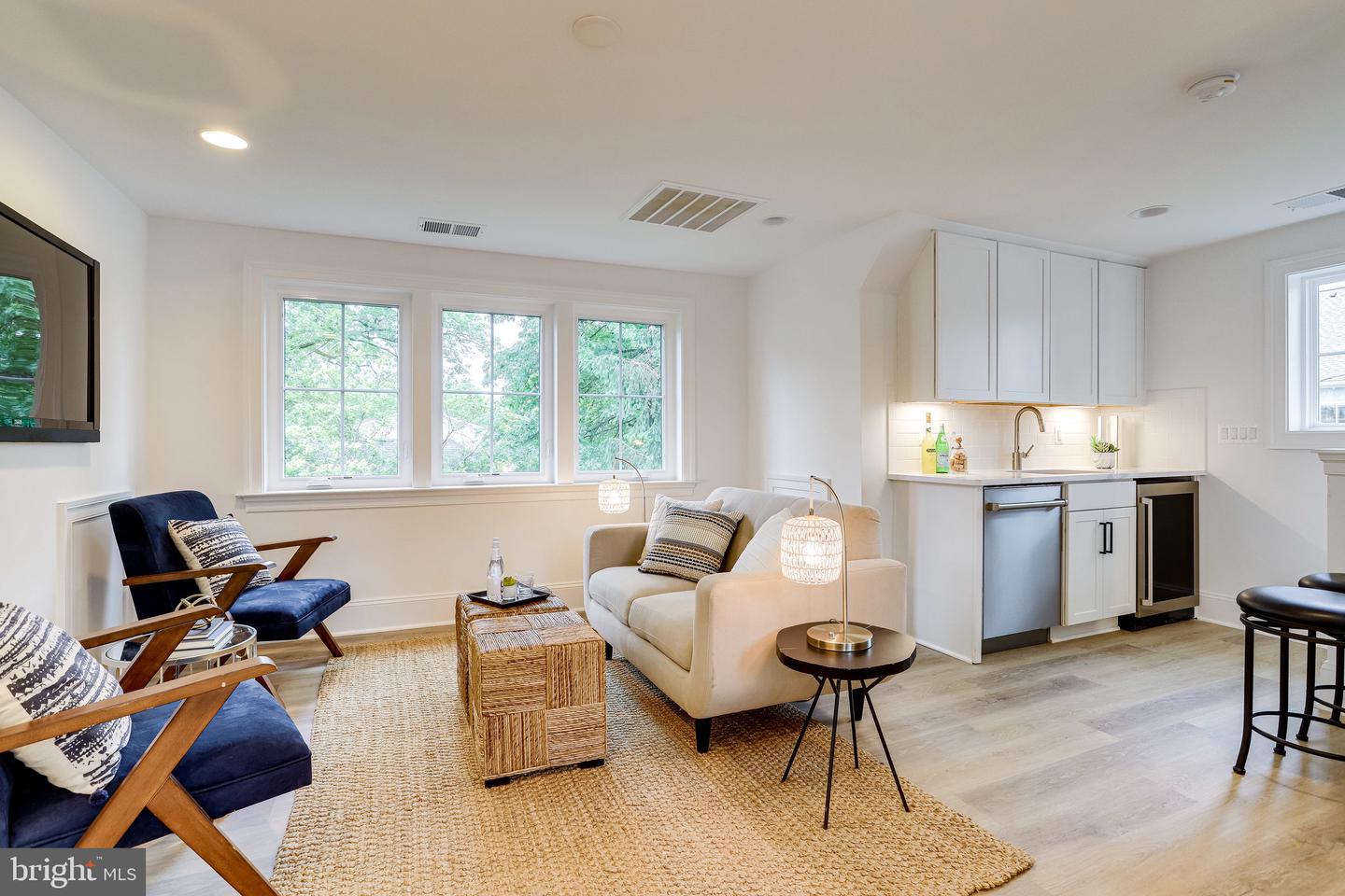 1933 N VAN BUREN ST, ARLINGTON, Virginia 22205, 4 Bedrooms Bedrooms, ,3 BathroomsBathrooms,Residential,For sale,1933 N VAN BUREN ST,VAAR2054436 MLS # VAAR2054436
