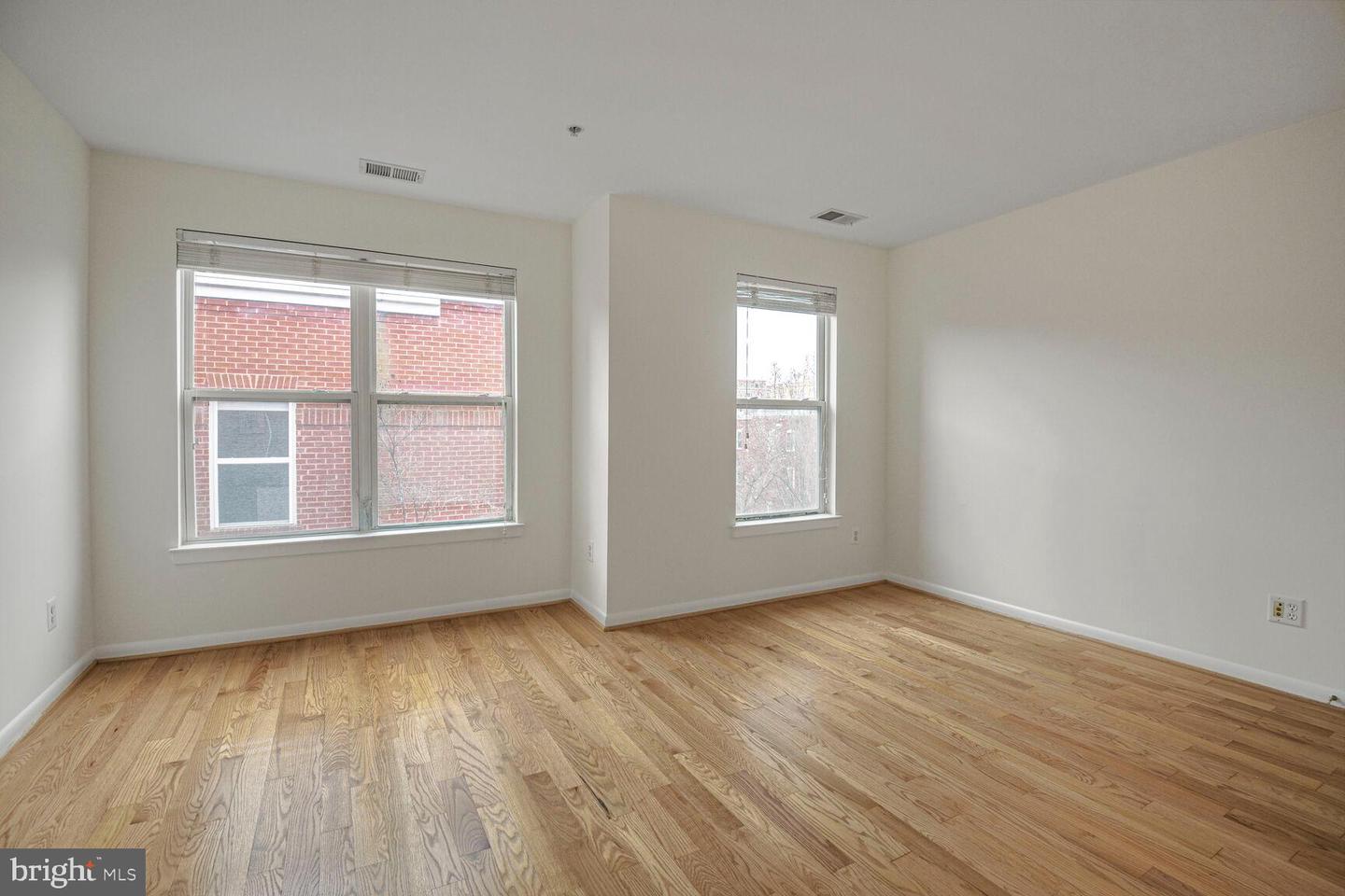 2127 12TH PL NW, WASHINGTON, District Of Columbia 20009, 3 Bedrooms Bedrooms, ,3 BathroomsBathrooms,Residential,For sale,2127 12TH PL NW,DCDC2189852 MLS # DCDC2189852