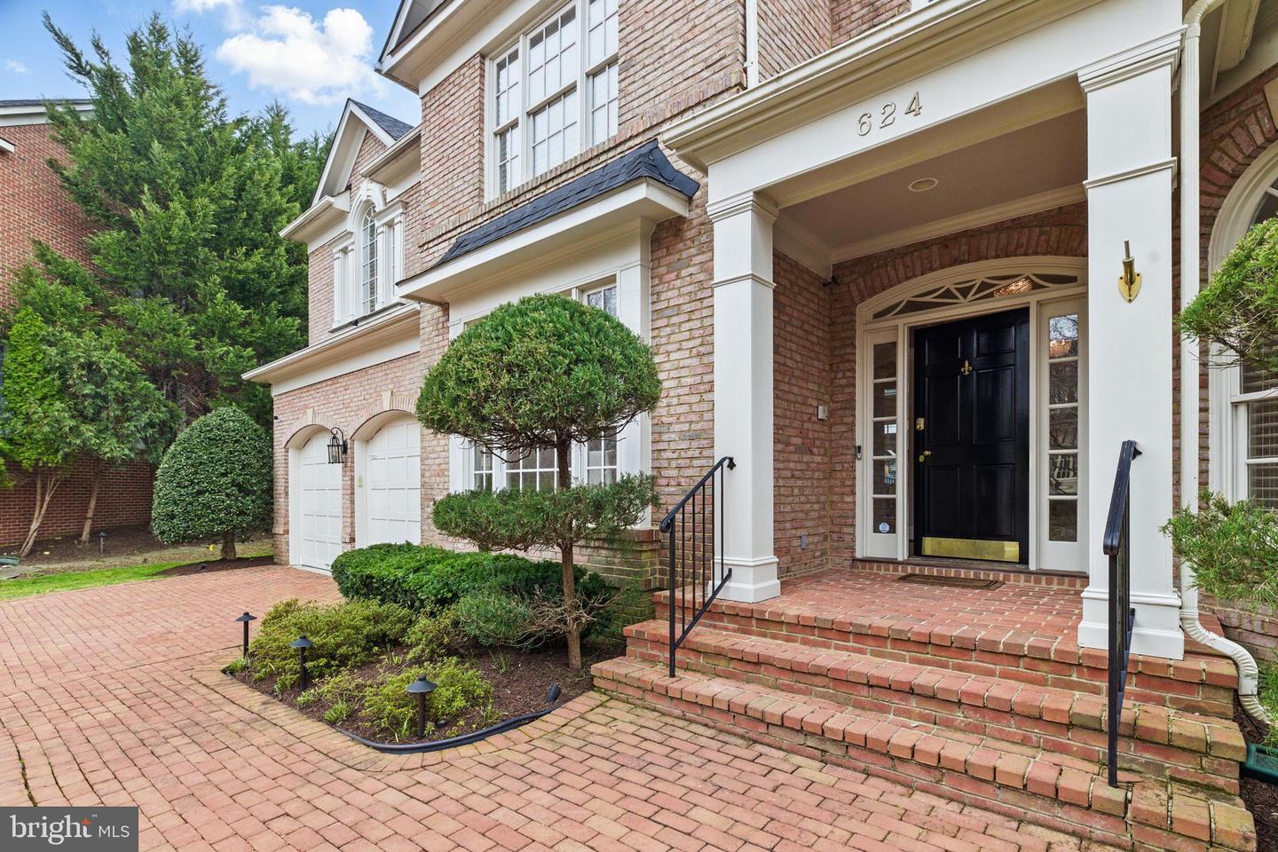 624 KINGS CLOISTER CIR, ALEXANDRIA, Virginia 22302, 5 Bedrooms Bedrooms, ,4 BathroomsBathrooms,Residential,For sale,624 KINGS CLOISTER CIR,VAAX2042800 MLS # VAAX2042800