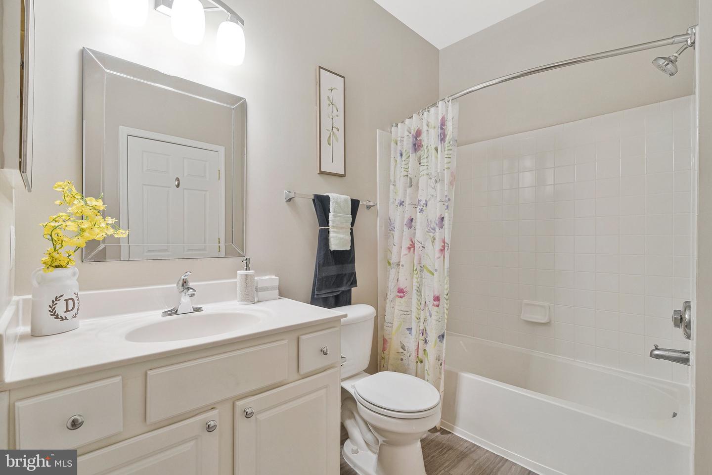 11322 WESTBROOK MILL LN #301, FAIRFAX, Virginia 22030, 2 Bedrooms Bedrooms, ,2 BathroomsBathrooms,Residential,For sale,11322 WESTBROOK MILL LN #301,VAFX2227806 MLS # VAFX2227806